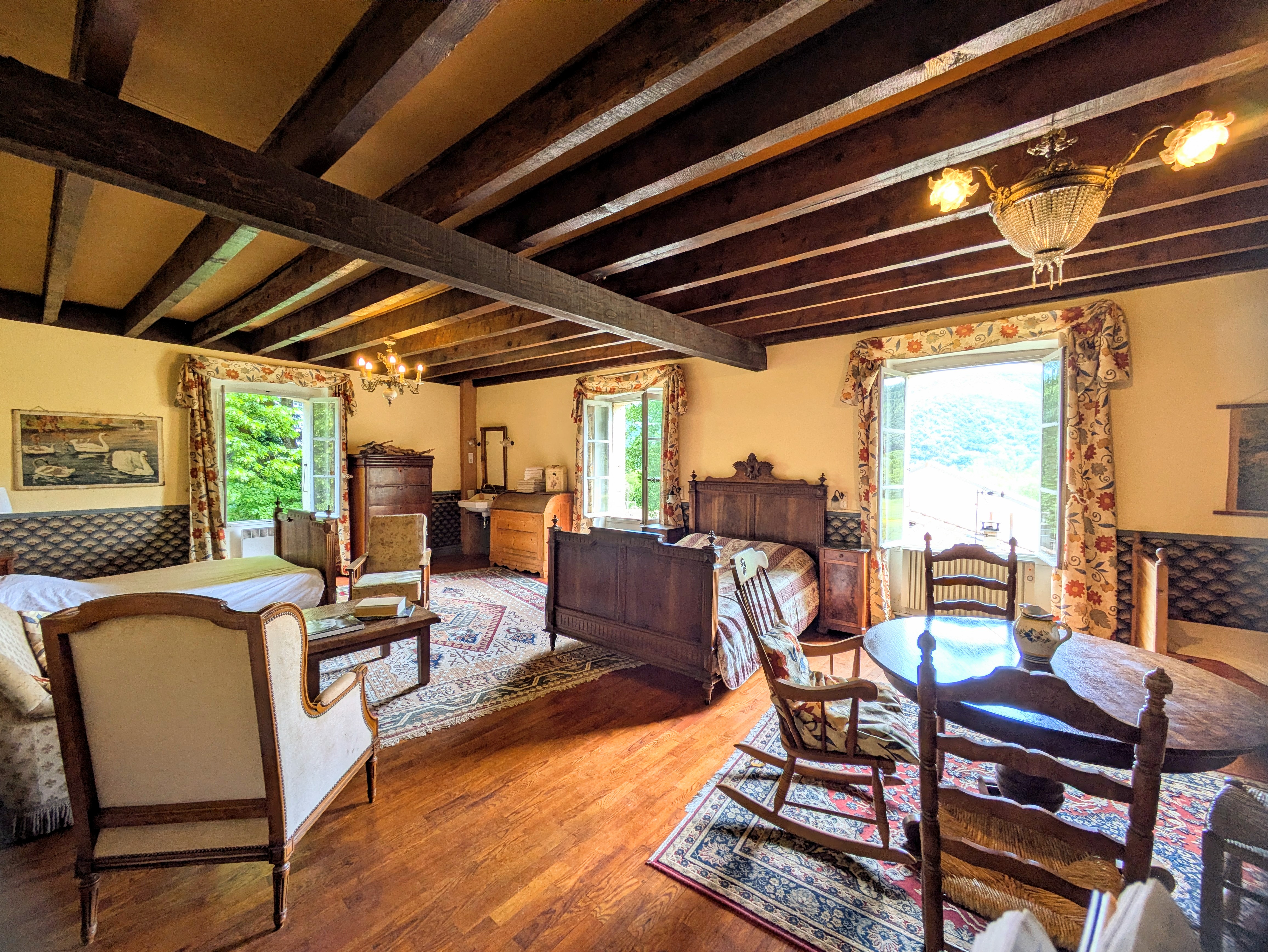 Propriété en France à vendre à Saint-Laurent-du-Pape, Ardèche - €750 000 - photo 