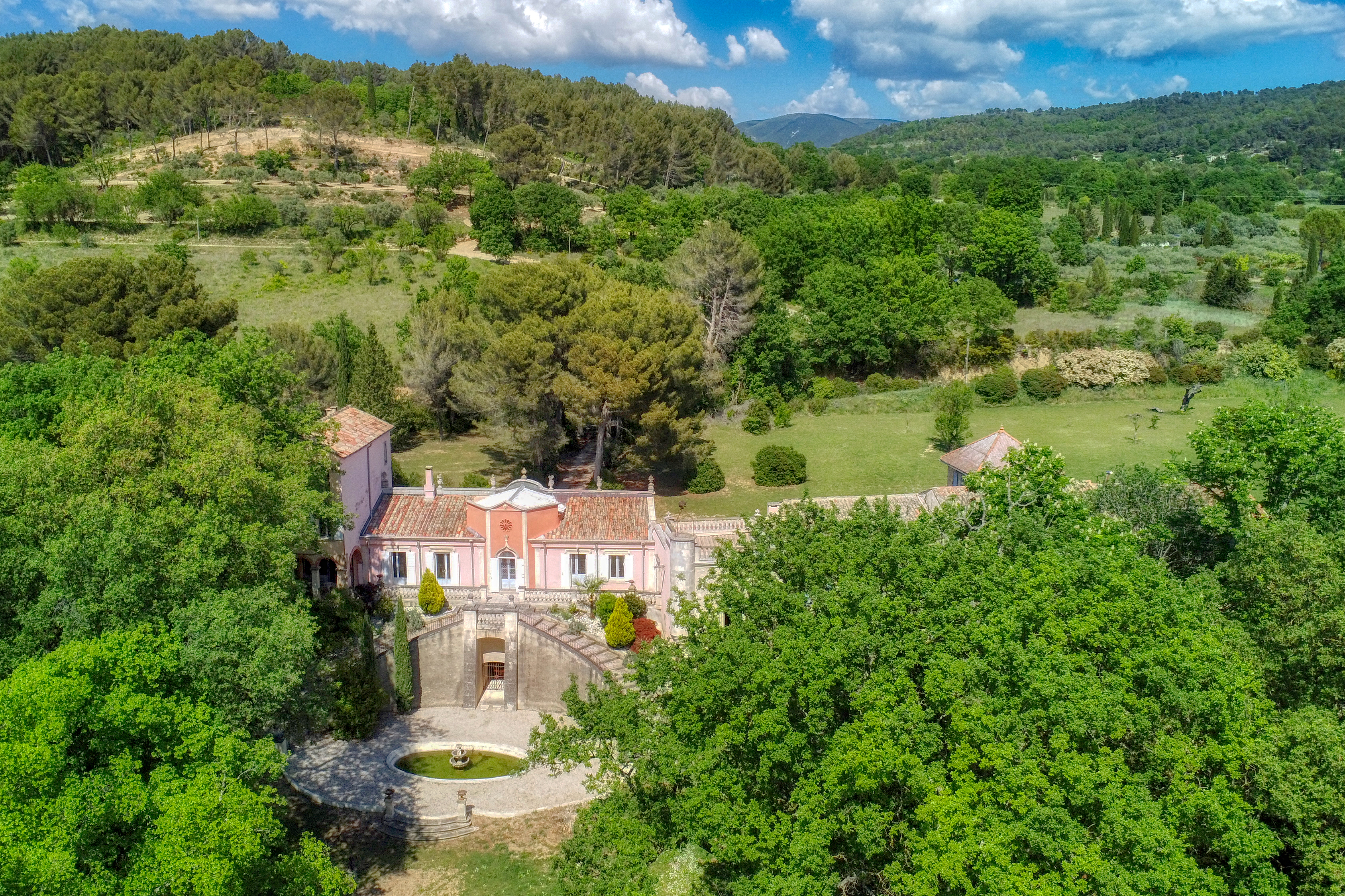 Propriété en France à vendre à Lourmarin, Vaucluse - €1 700 000 - photo 