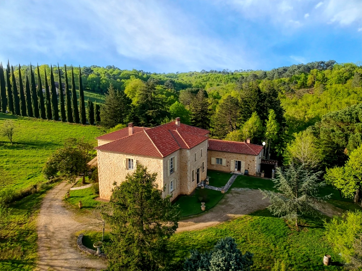 Propriété en France à vendre à Prayssac, Lot - €843 000 - photo 