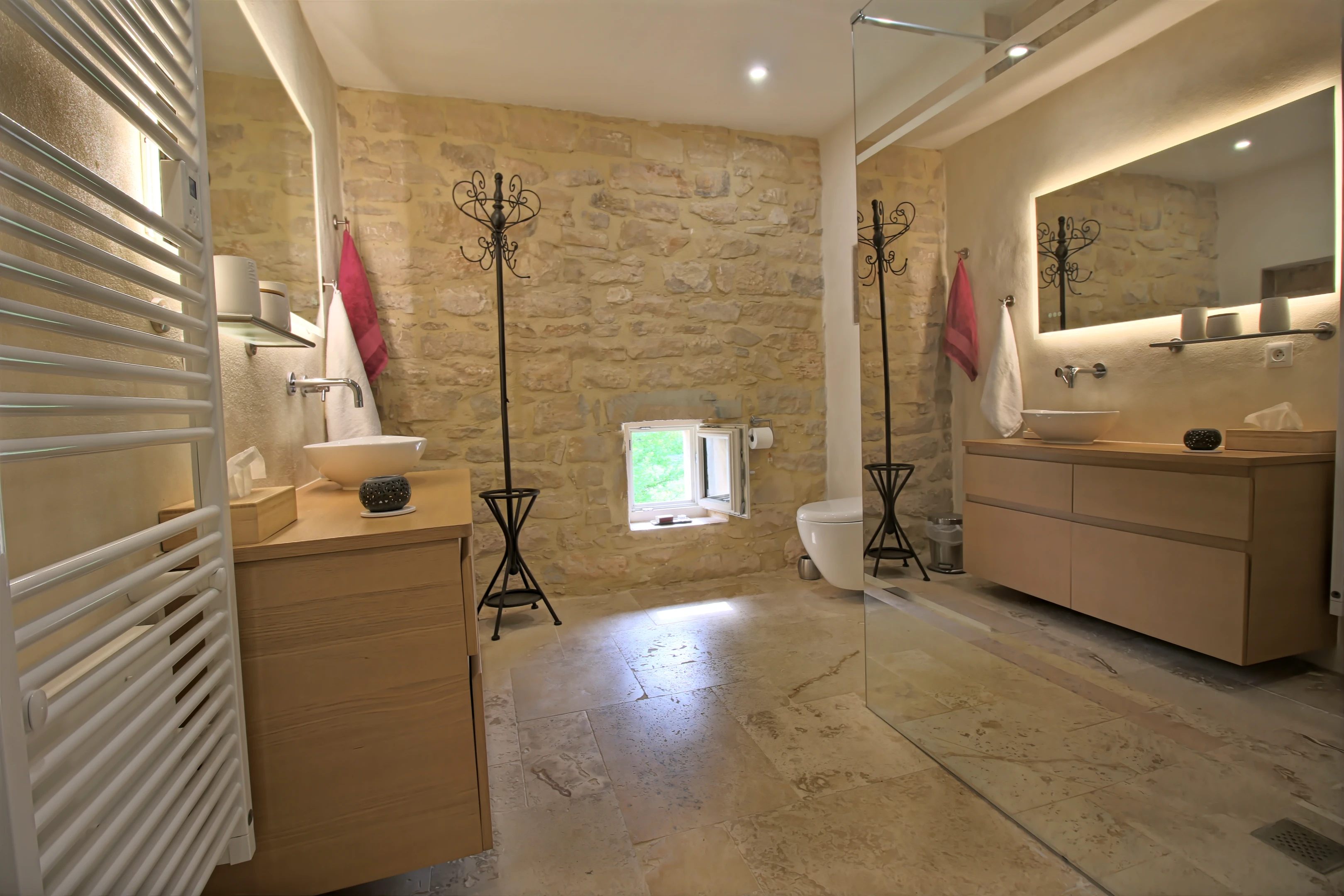 Propriété en France à vendre à Barjac, Gard - €635 000 - photo 