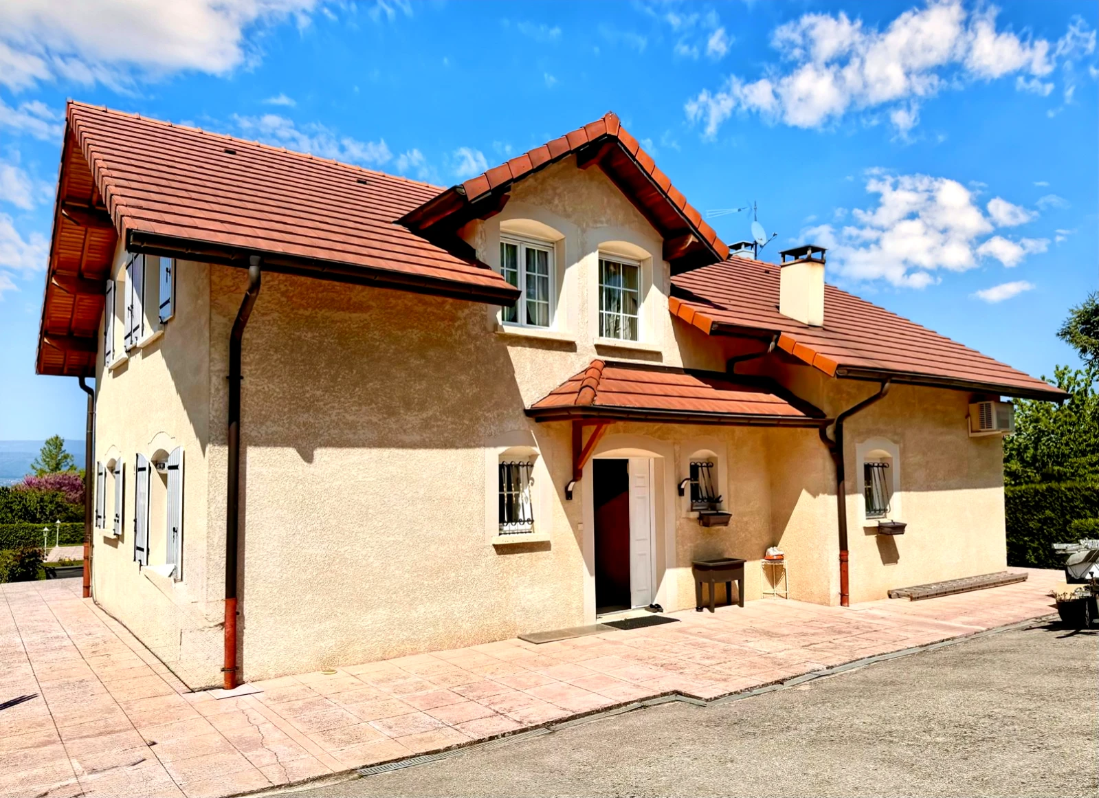 French property for sale in Messery, Haute-Savoie - €1,090,000 - photo 