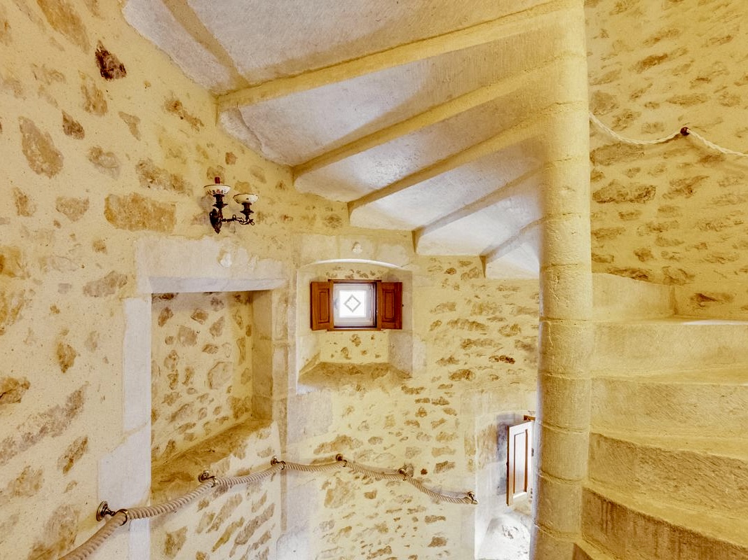 French property for sale in Pressigny, Deux-Sèvres - €670,250 - photo 