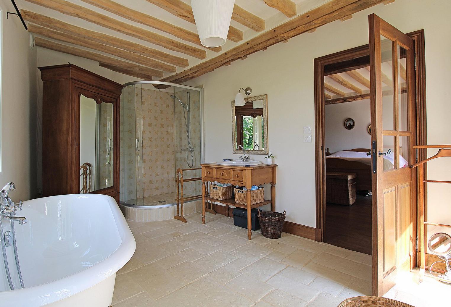 Propriété en France à vendre à Moult-Chicheboville, Calvados - €648 900 - photo 