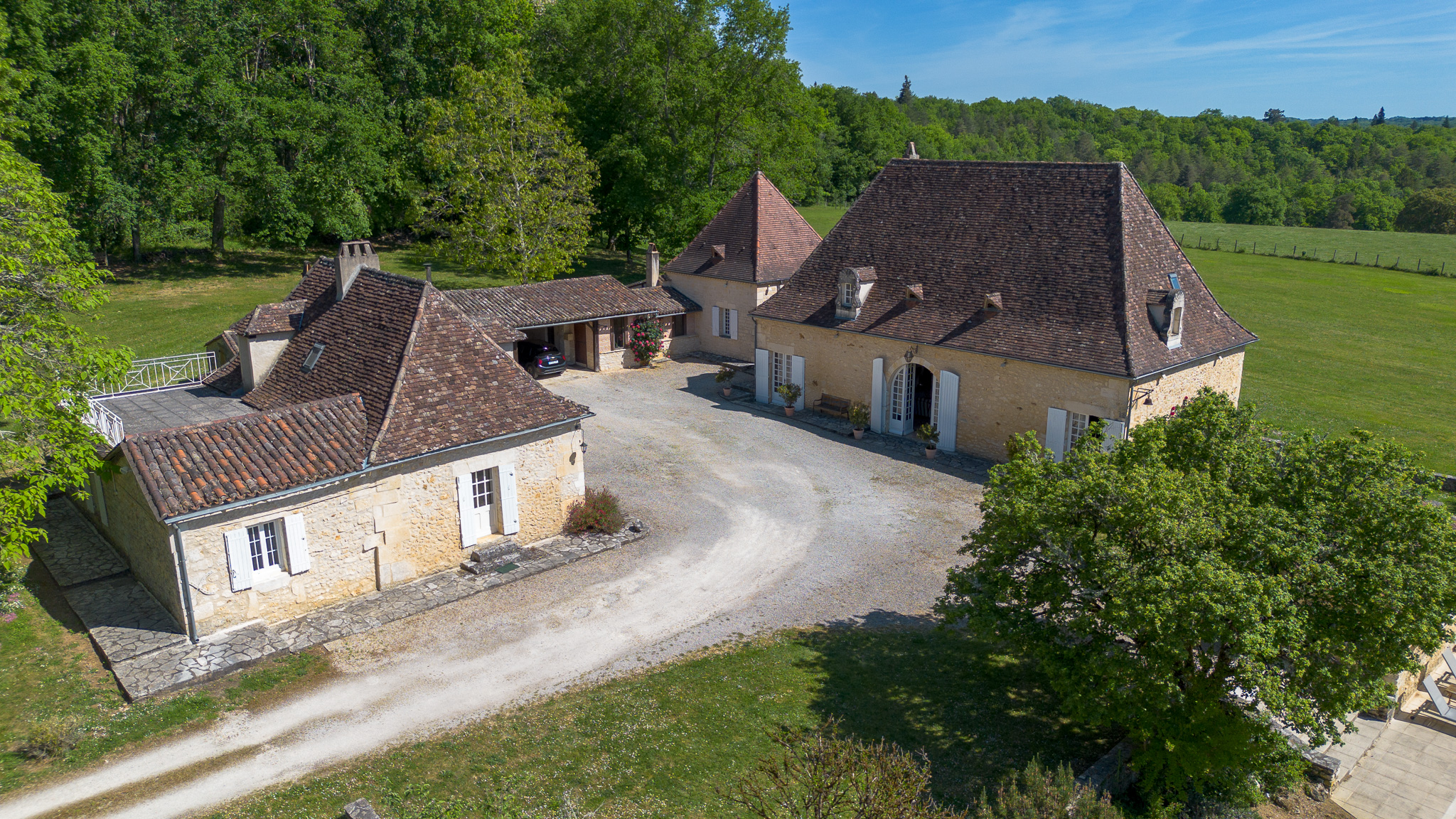 Superb Perigordine 18th century property and Gite in 2.5 ha of land and infinity pool à Rudeau-Ladosse