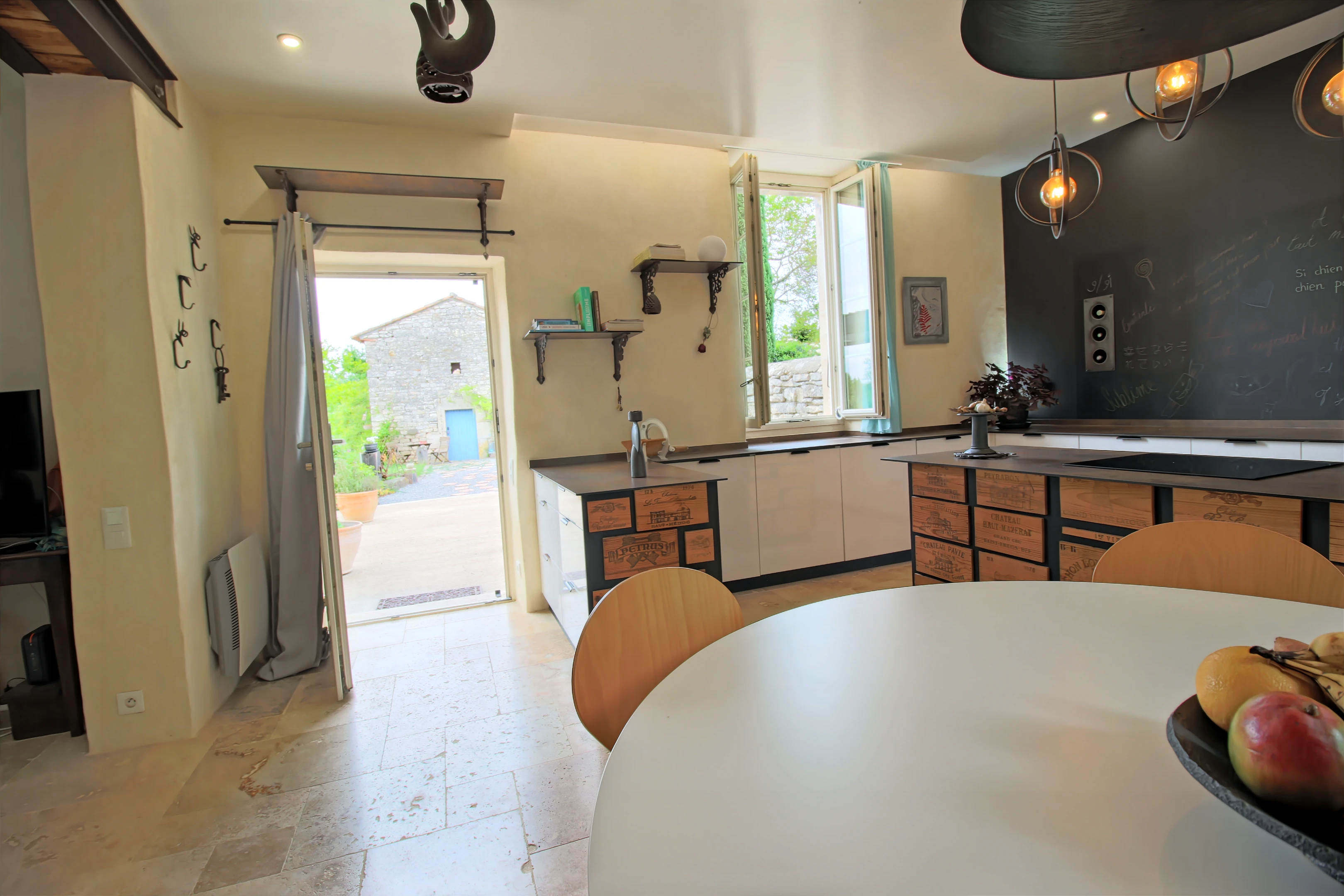 Propriété en France à vendre à Barjac, Gard - €635 000 - photo 