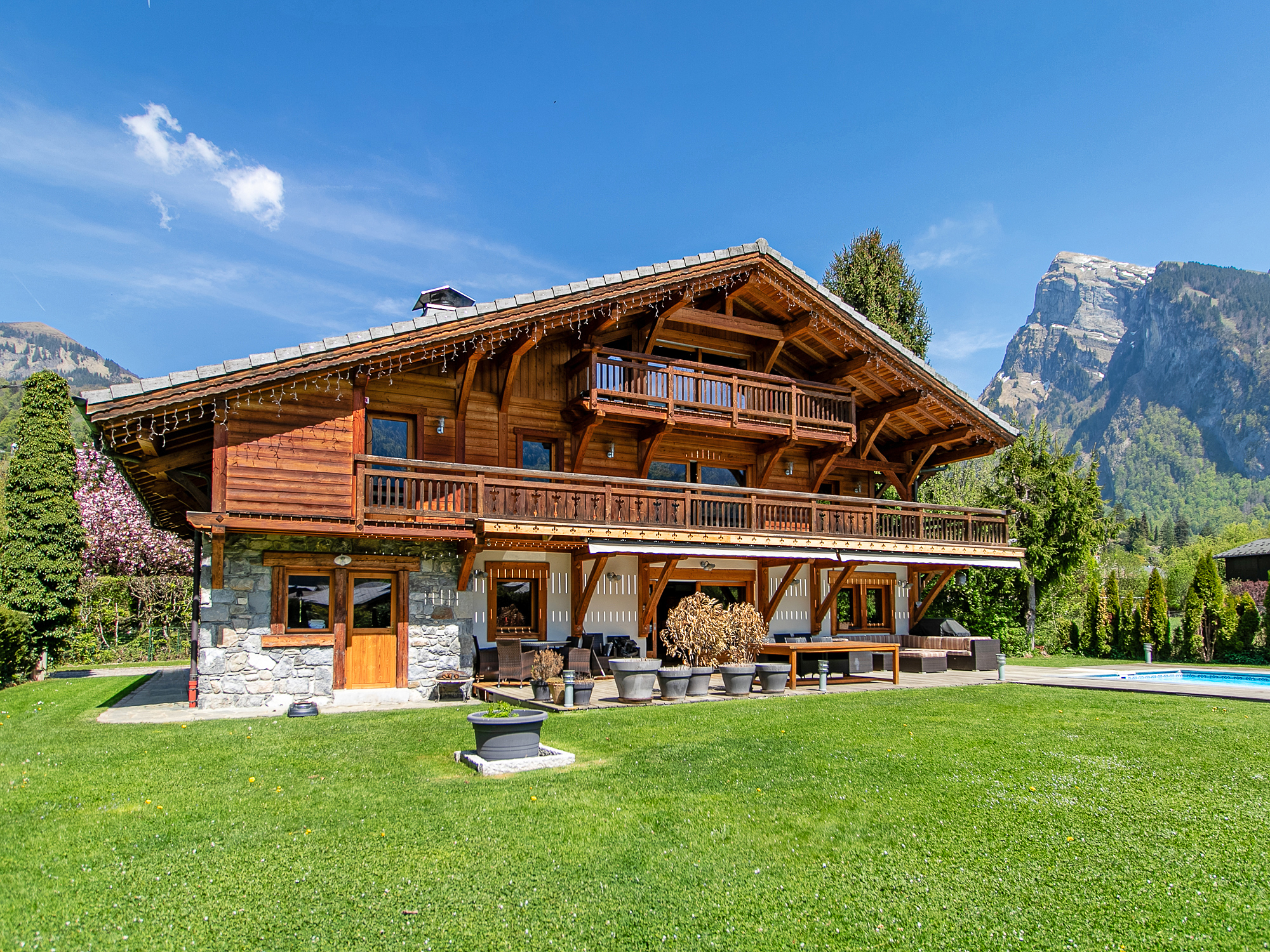 French property for sale in Samoëns, Haute-Savoie - €2,850,000 - photo 