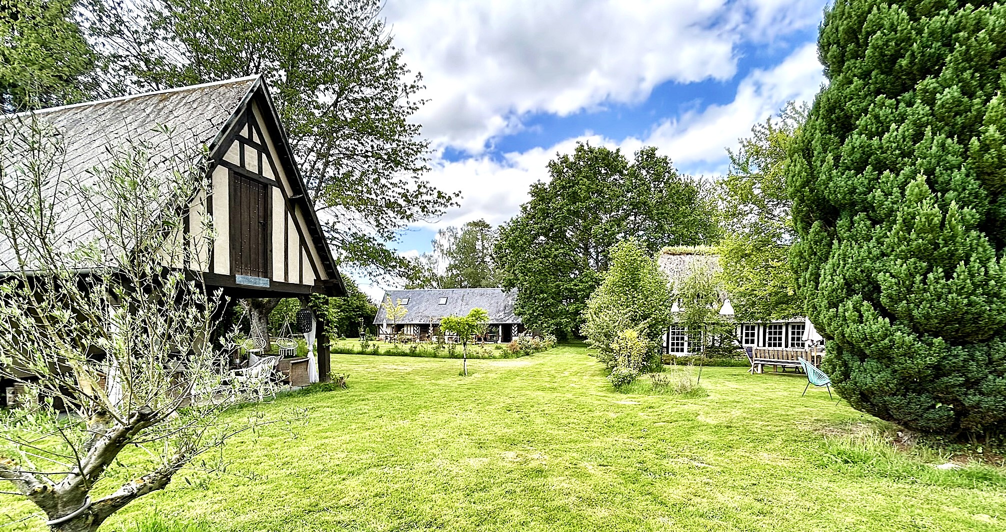 French property for sale in Saint-Léger-de-Rôtes, Eure - €526,000 - photo 