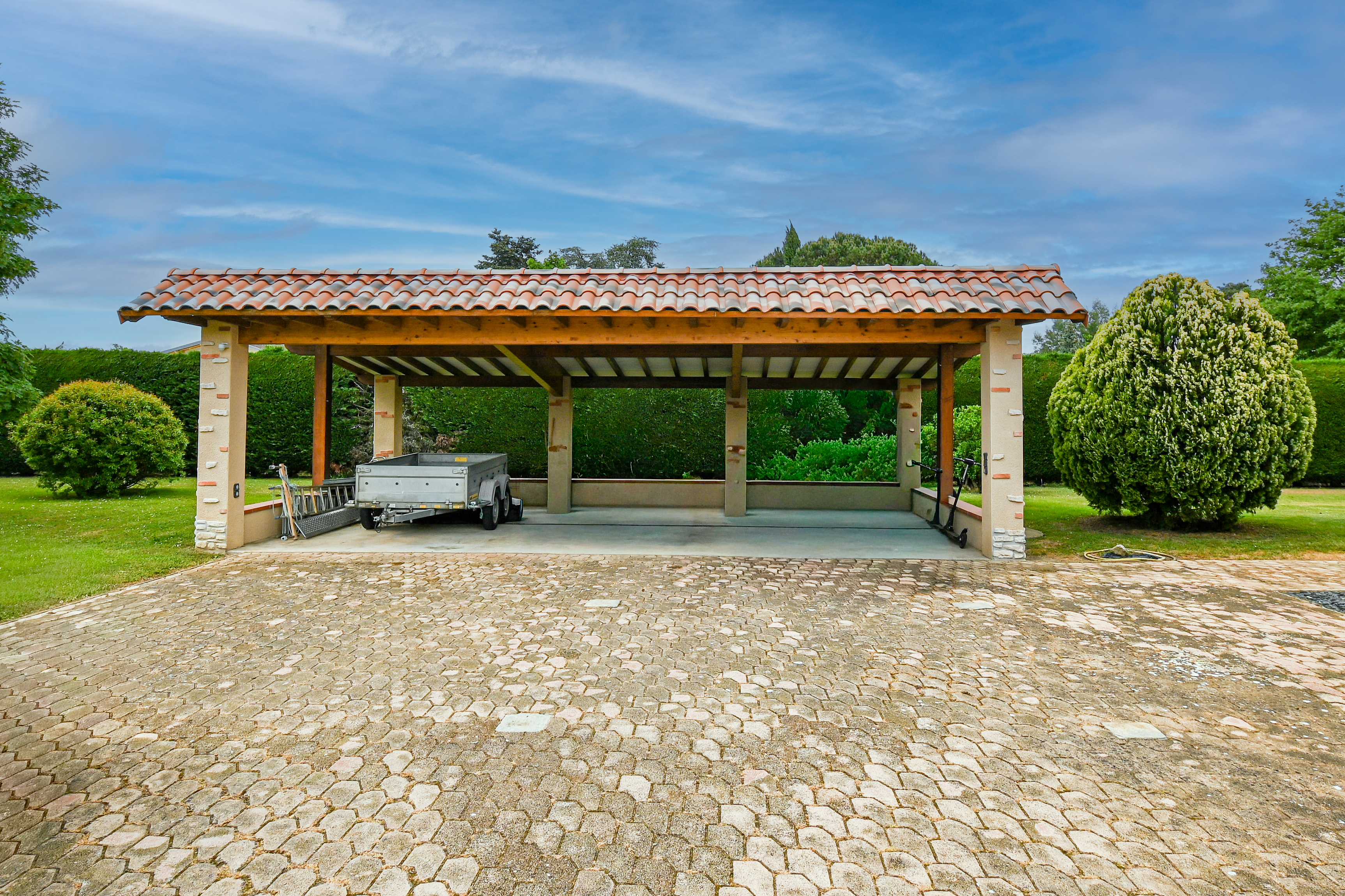 French property for sale in Cazères, Haute-Garonne - €715,000 - photo 