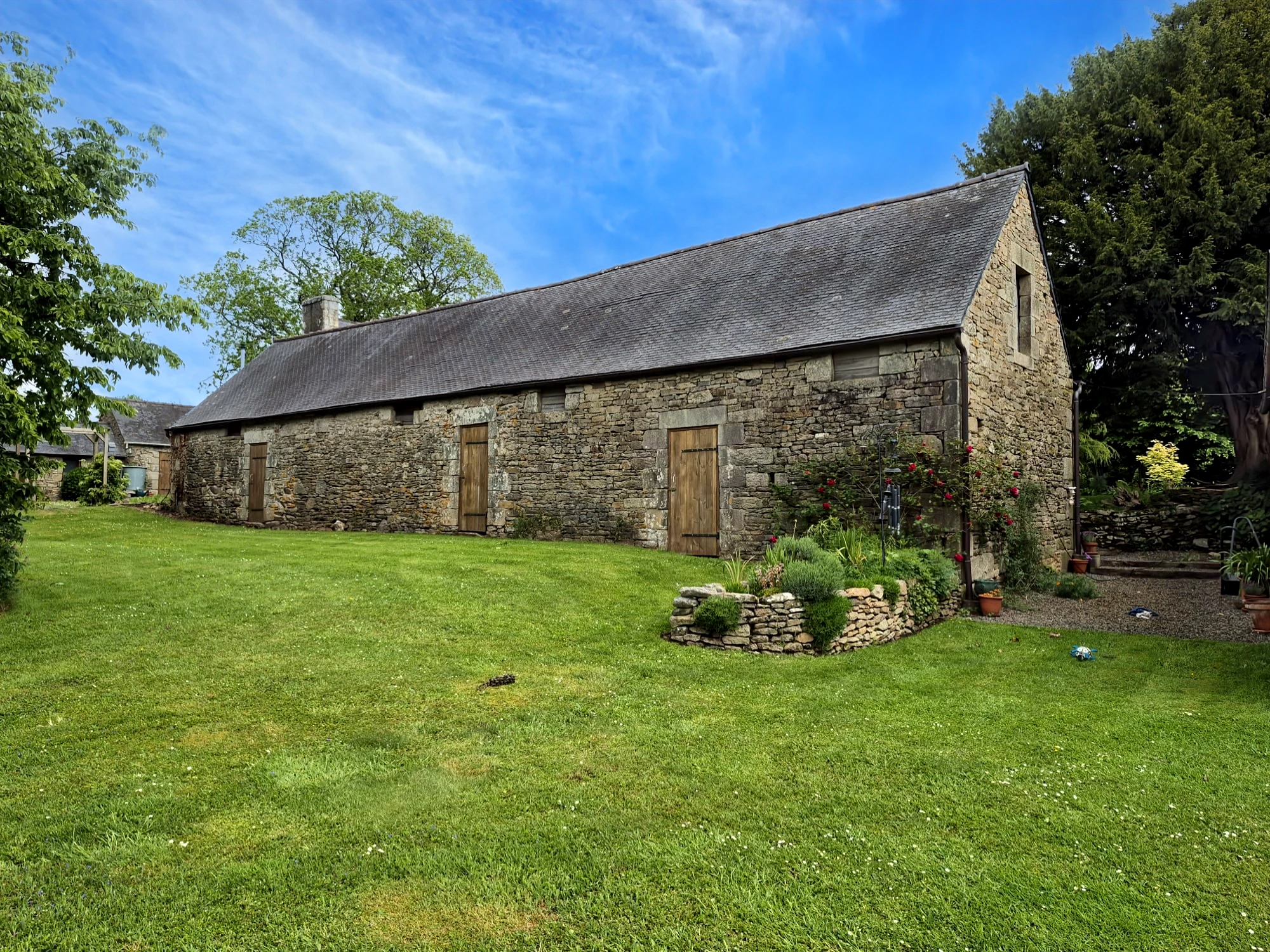 French property for sale in Loguivy-Plougras, Côtes-d'Armor - €662,500 - photo 