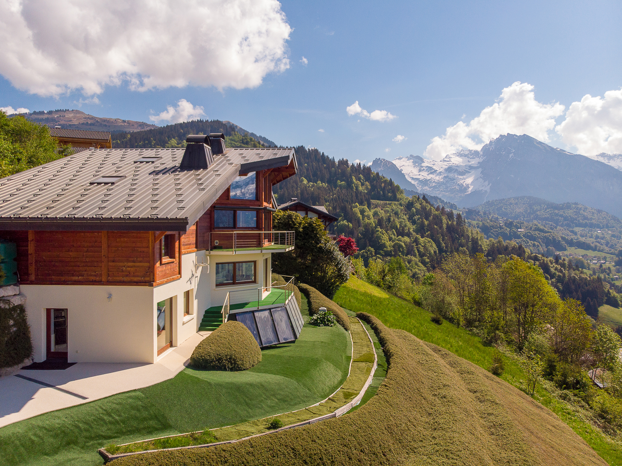 French property for sale in Verchaix, Haute-Savoie - €1,750,000 - photo 