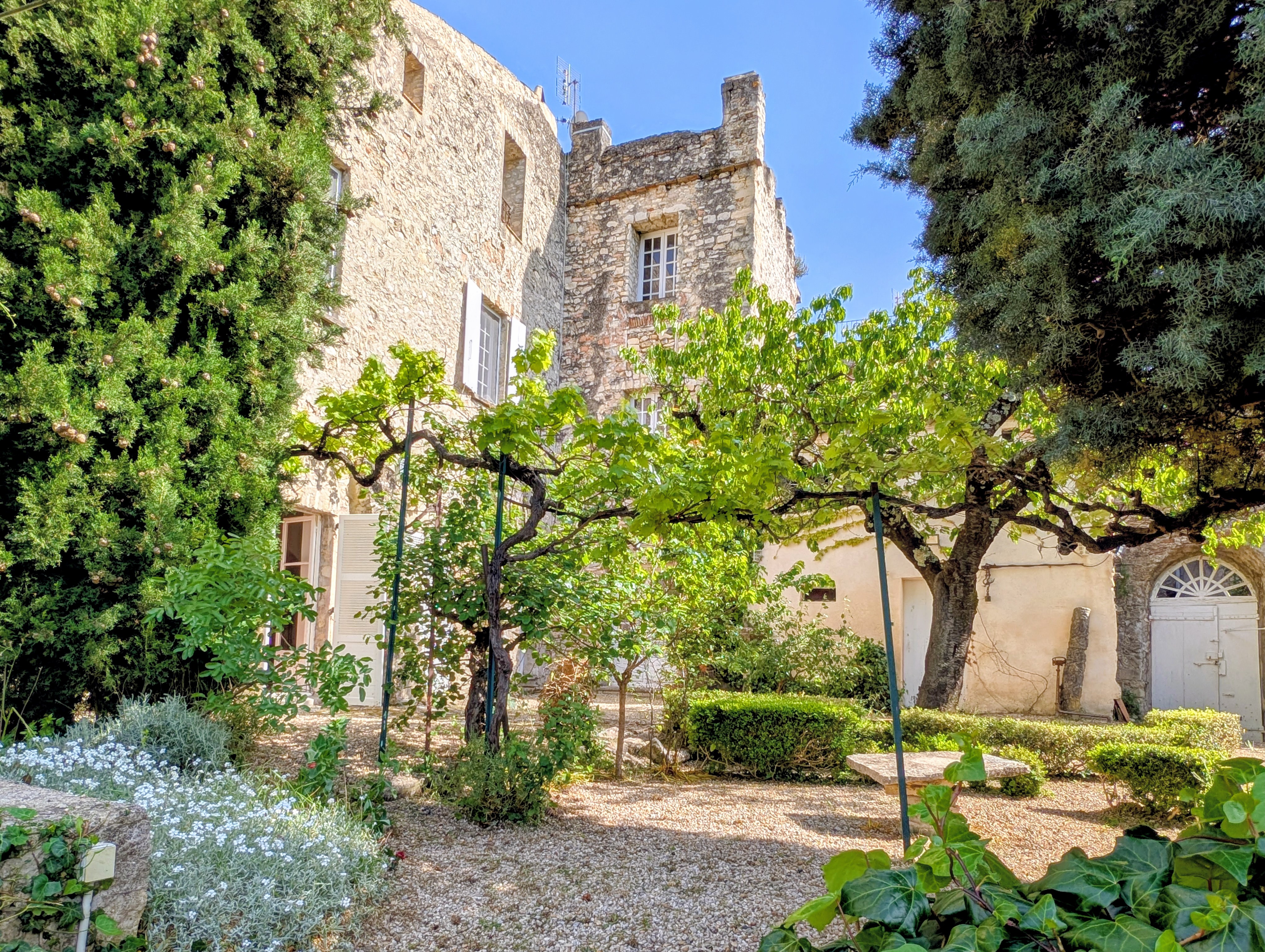 French property for sale in Vaison-la-Romaine, Vaucluse - €449,000 - photo 