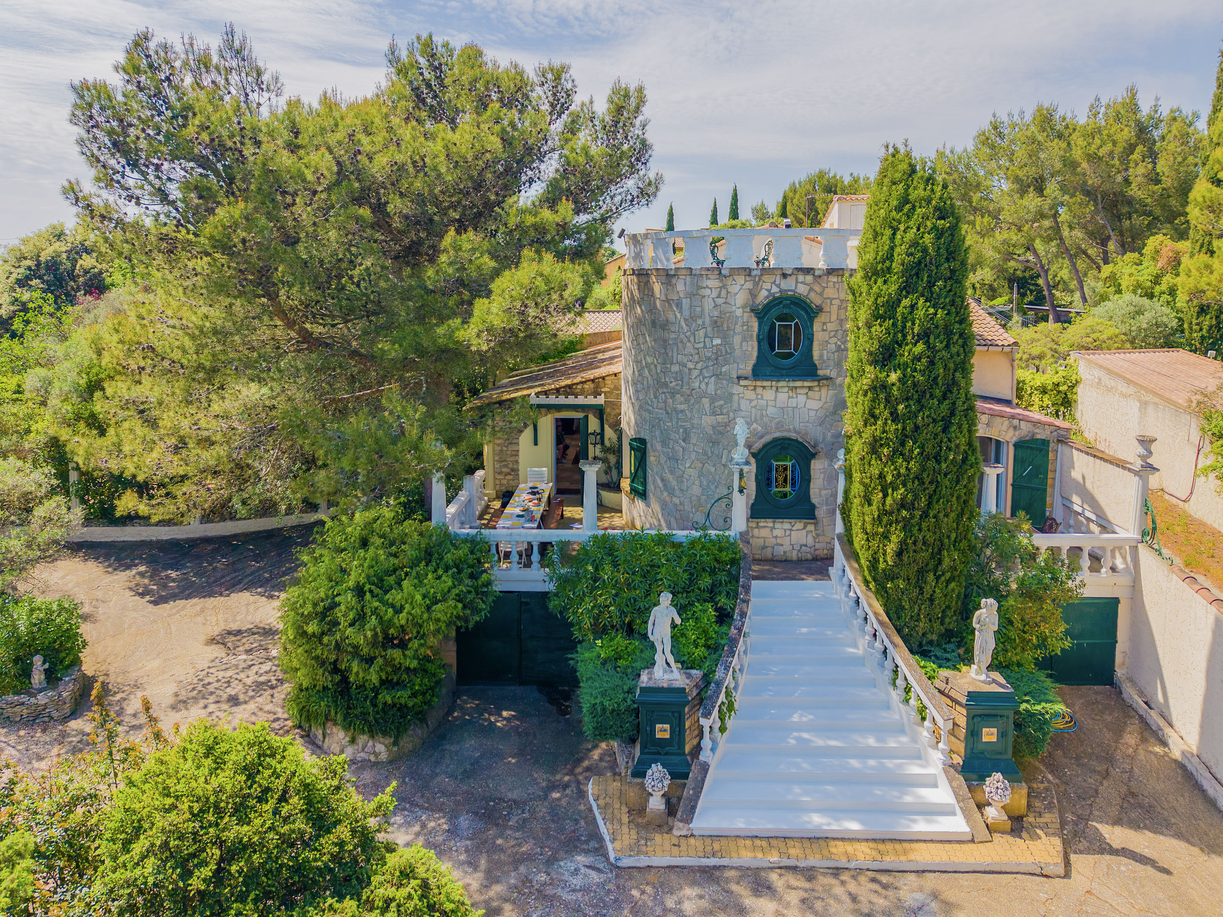 French property for sale in Tarascon, Bouches-du-Rhône - €949,000 - photo 