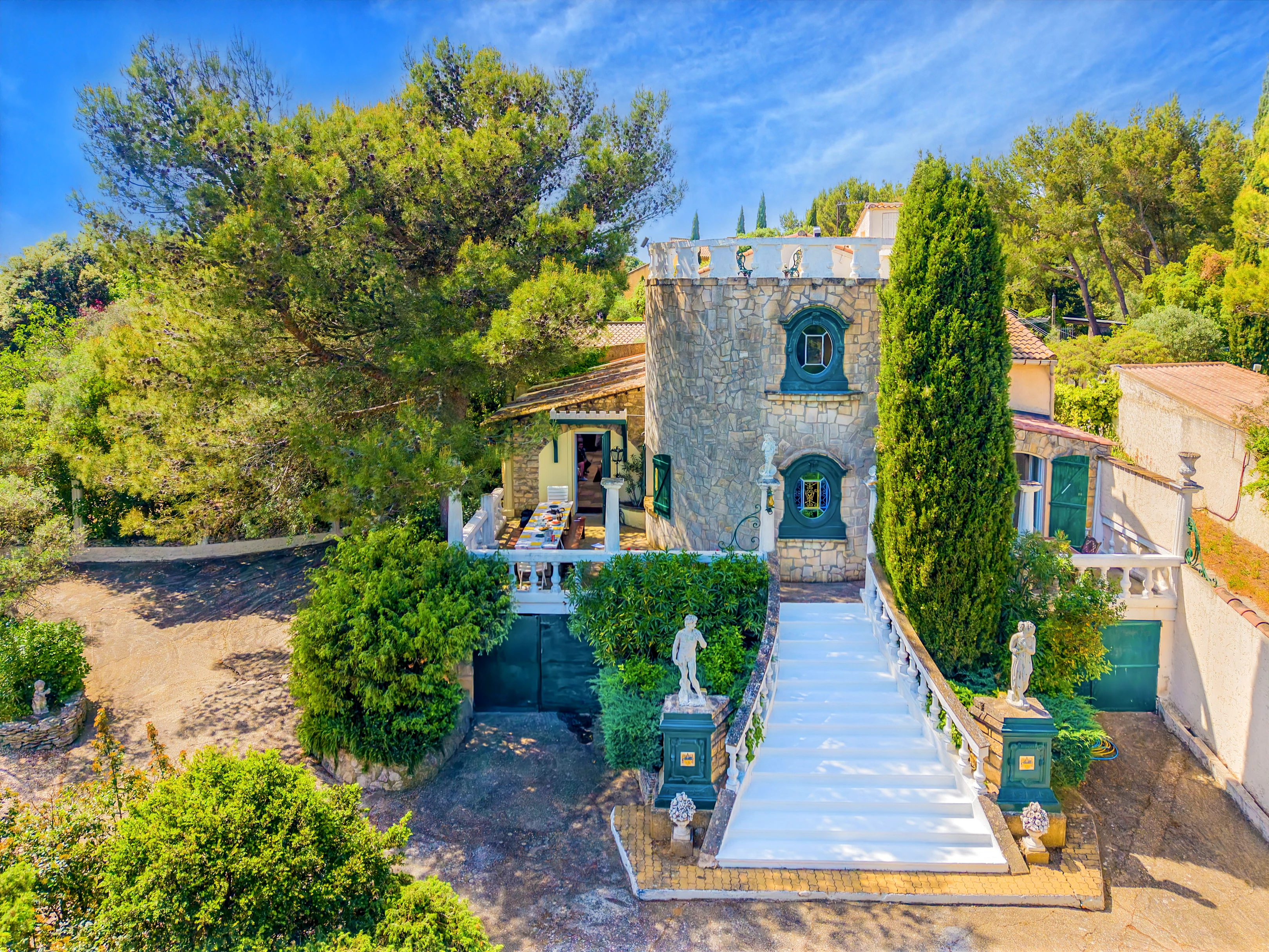 French property for sale in Tarascon, Bouches-du-Rhône - €949,000 - photo 