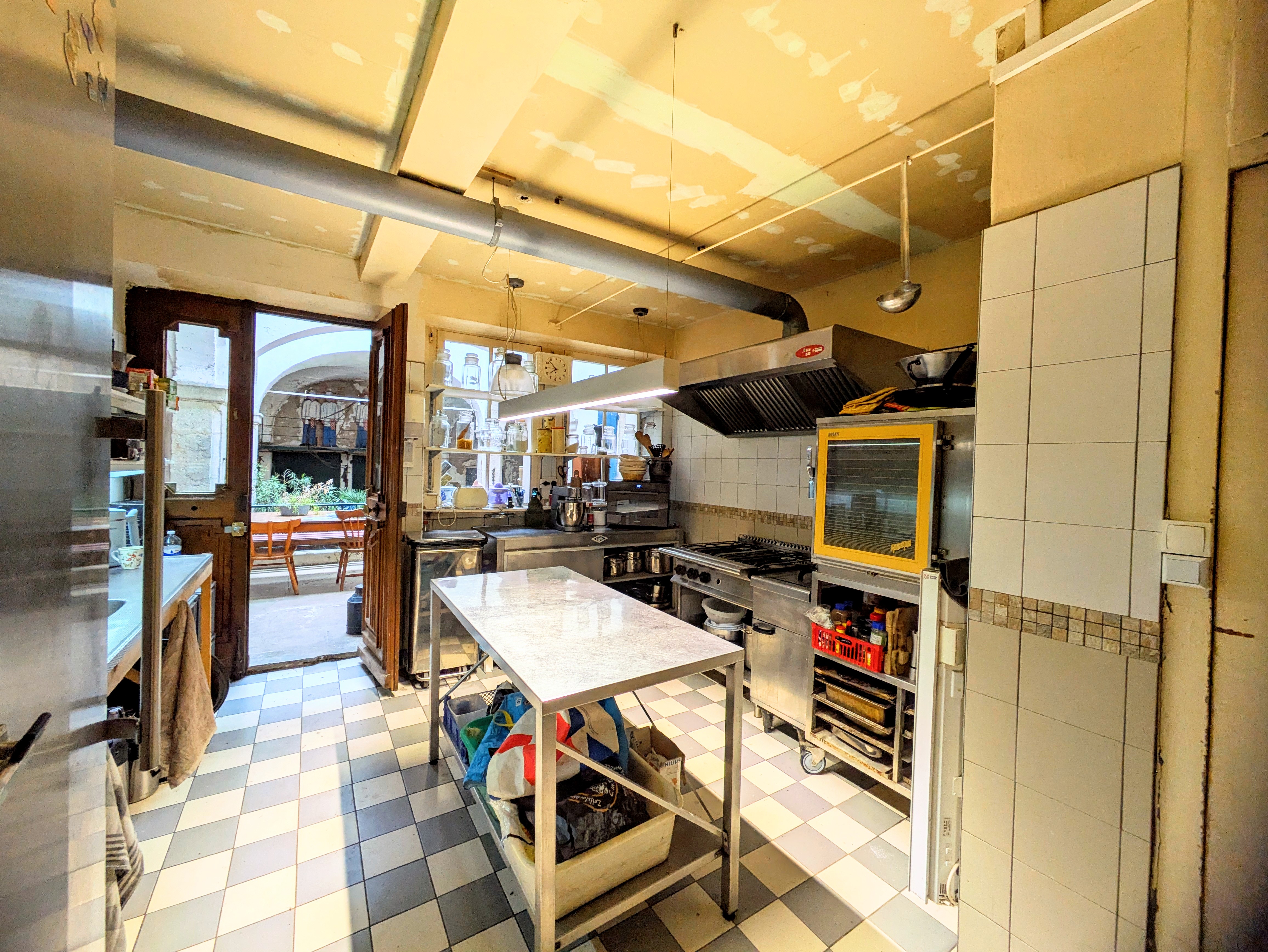 Propriété en France à vendre à Saint-Laurent-du-Pape, Ardèche - €750 000 - photo 