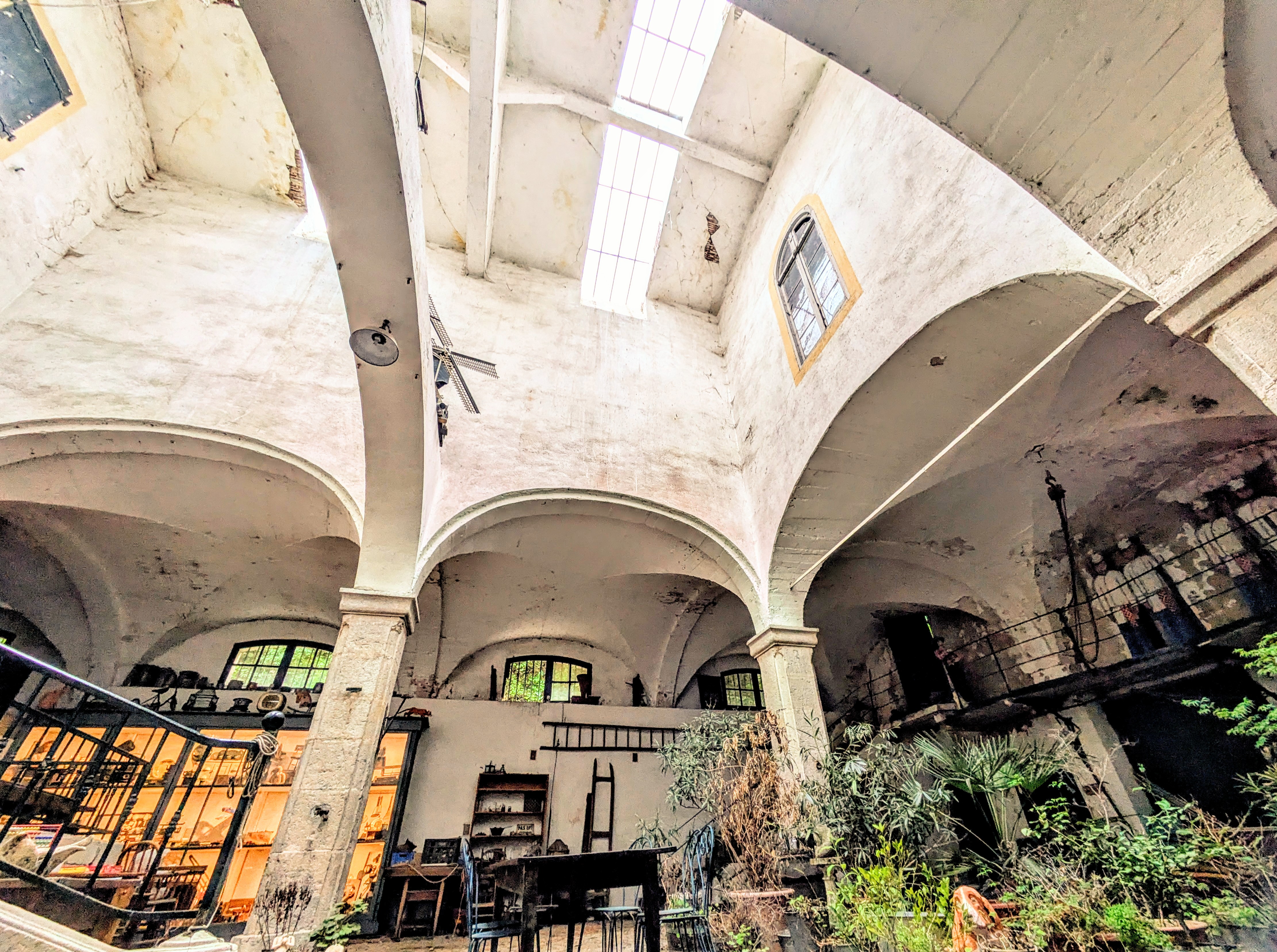 Propriété en France à vendre à Saint-Laurent-du-Pape, Ardèche - €750 000 - photo 