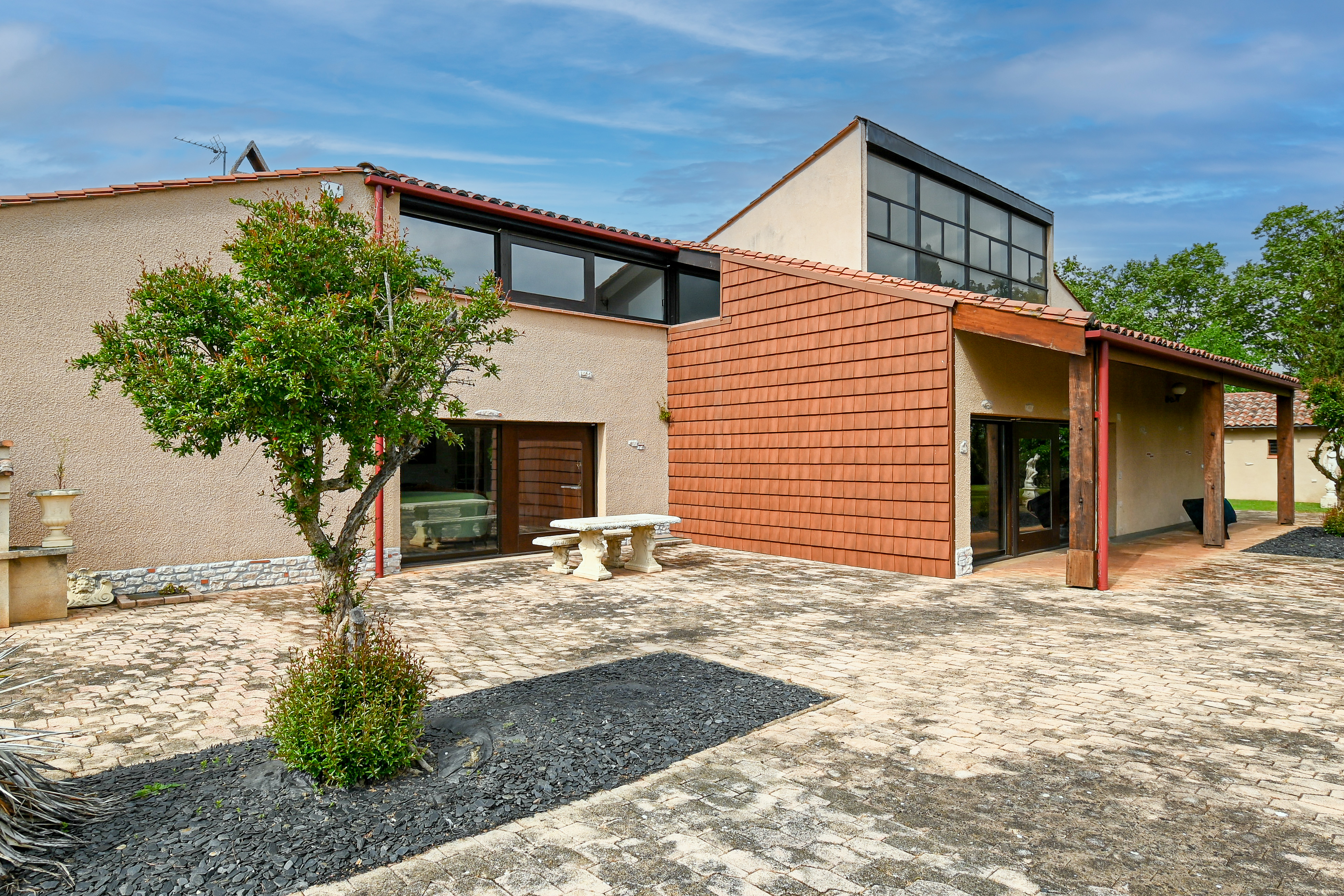 French property for sale in Cazères, Haute-Garonne - €715,000 - photo 