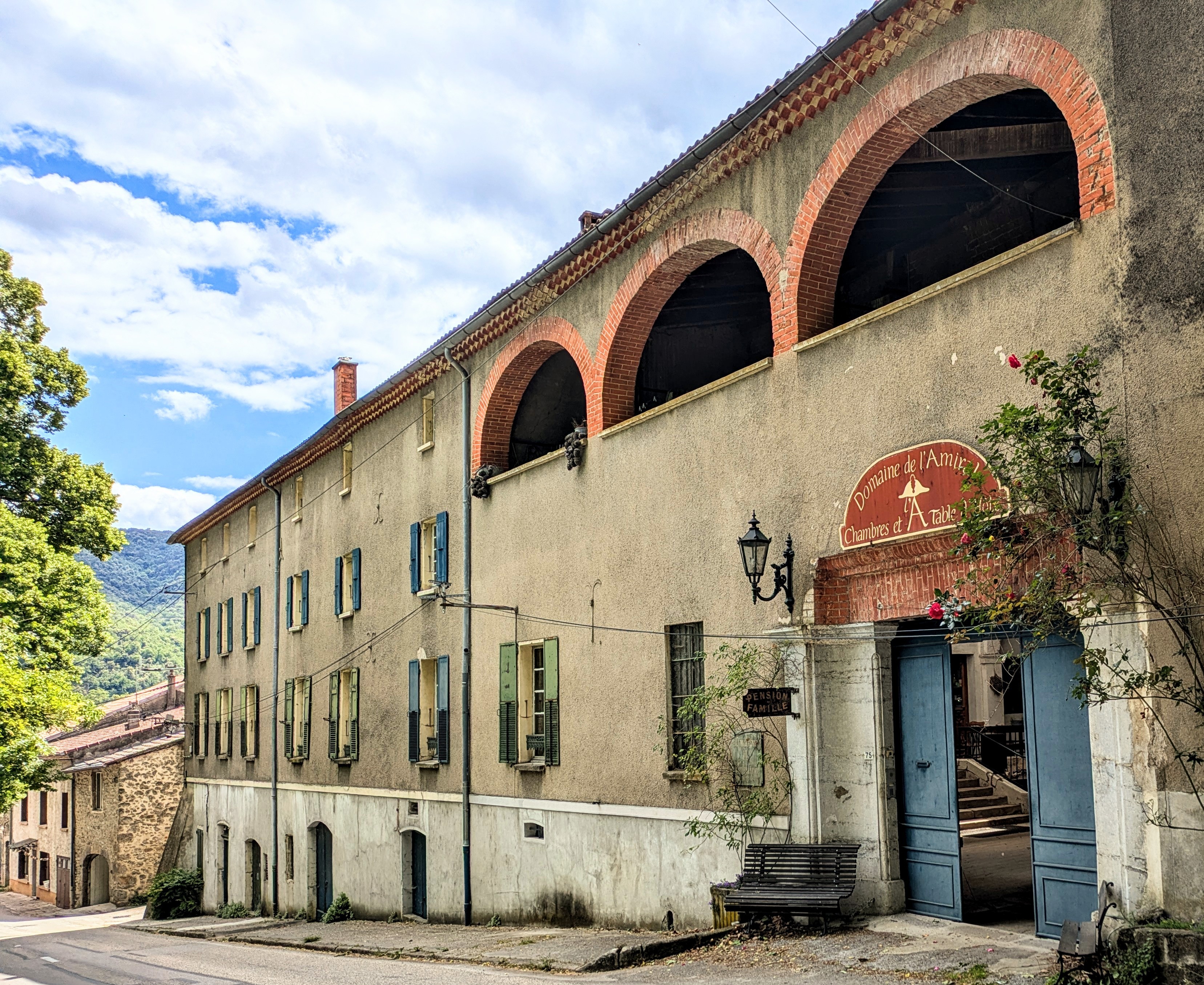 Propriété en France à vendre à Saint-Laurent-du-Pape, Ardèche - €750 000 - photo 