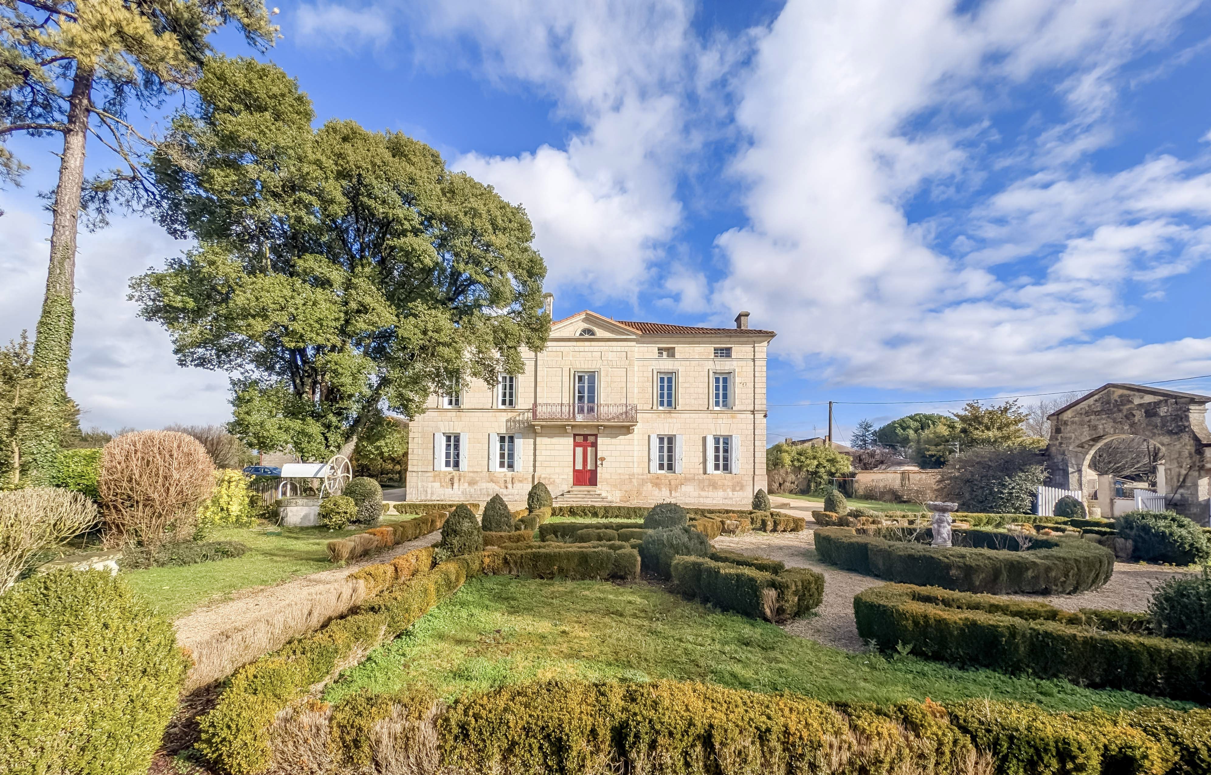 French property for sale in Lorignac, Charente-Maritime - €767,000 - photo 