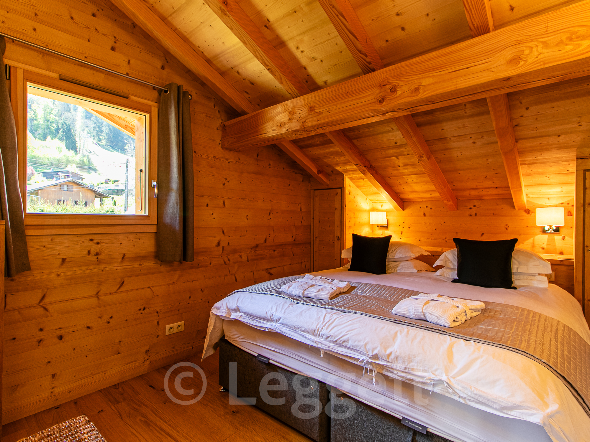 French property for sale in Samoëns, Haute-Savoie - €975,000 - photo 