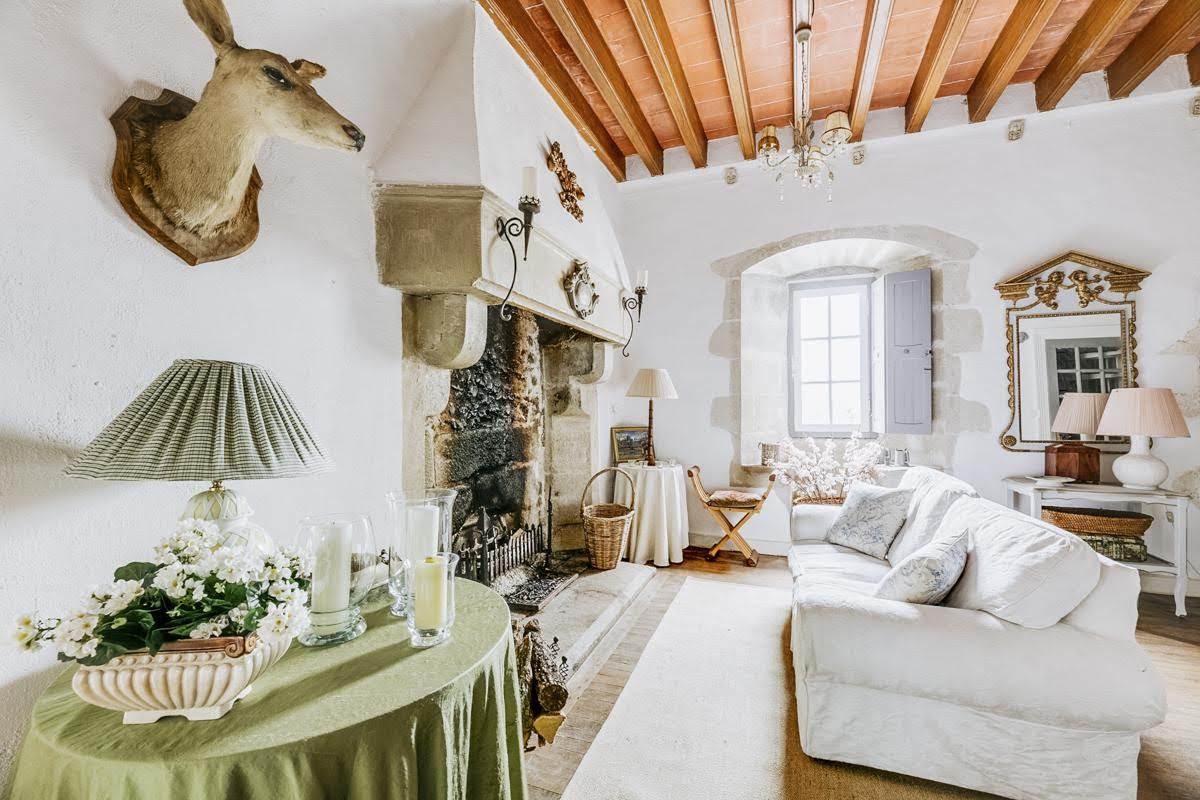 French property for sale in Pressigny, Deux-Sèvres - €670,250 - photo 