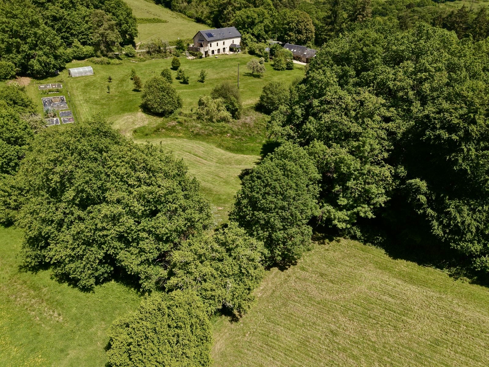 Propriété en France à vendre à Saint-Hilaire-les-Courbes, Corrèze - €696 960 - photo 