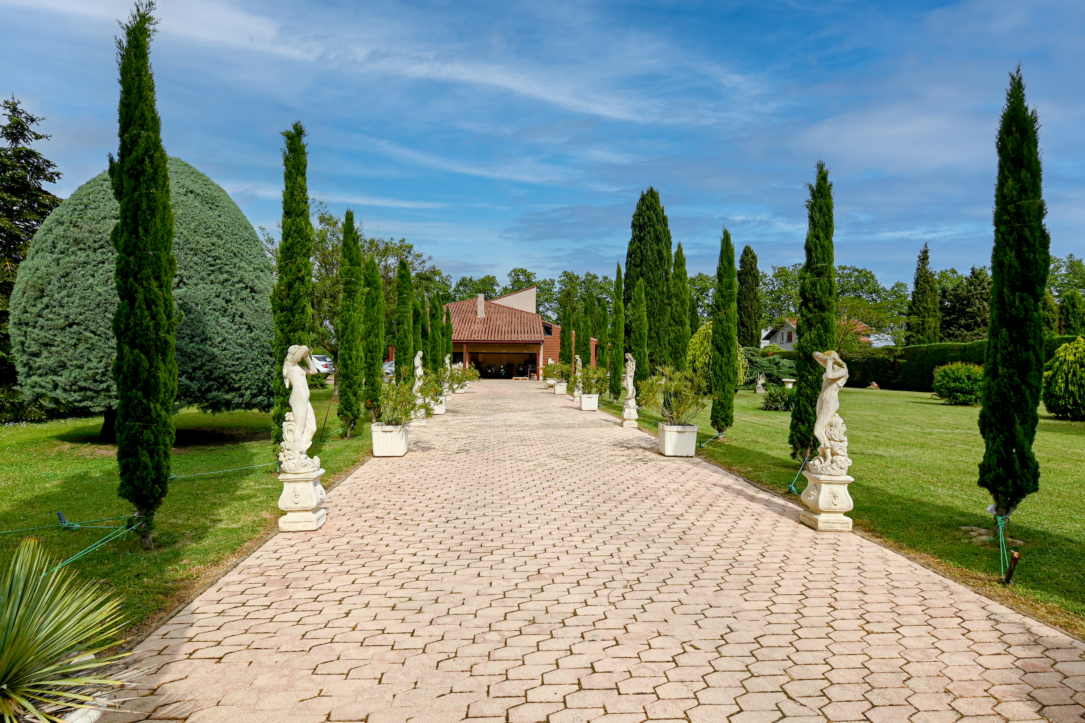 French property for sale in Cazères, Haute-Garonne - €715,000 - photo 