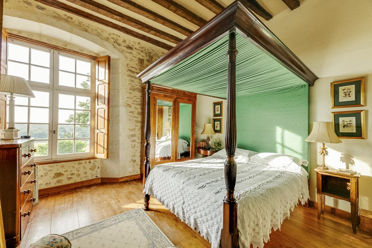 French property for sale in Pressigny, Deux-Sèvres - €670,250 - photo 