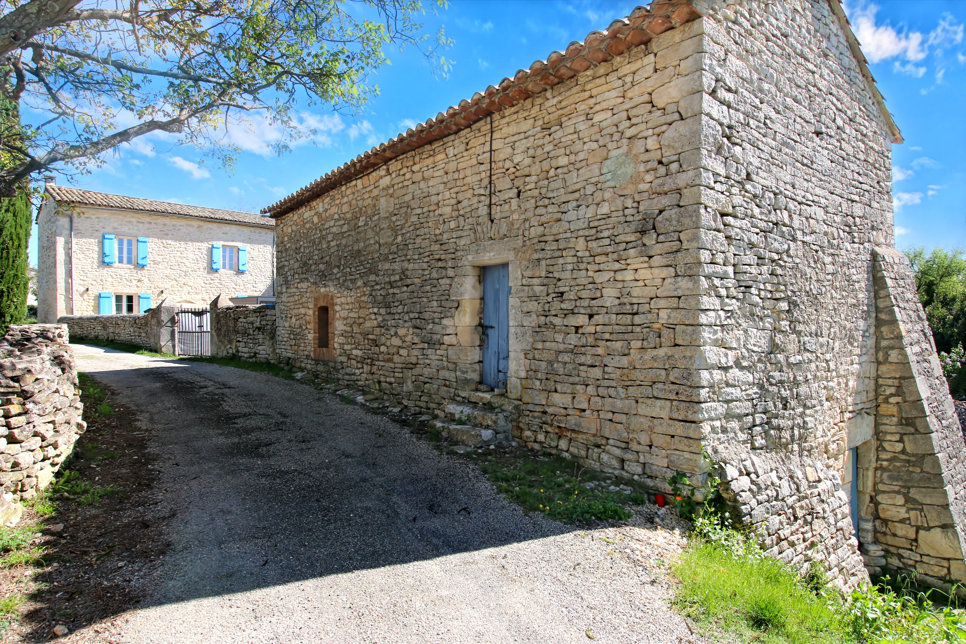 Propriété en France à vendre à Barjac, Gard - €635 000 - photo 