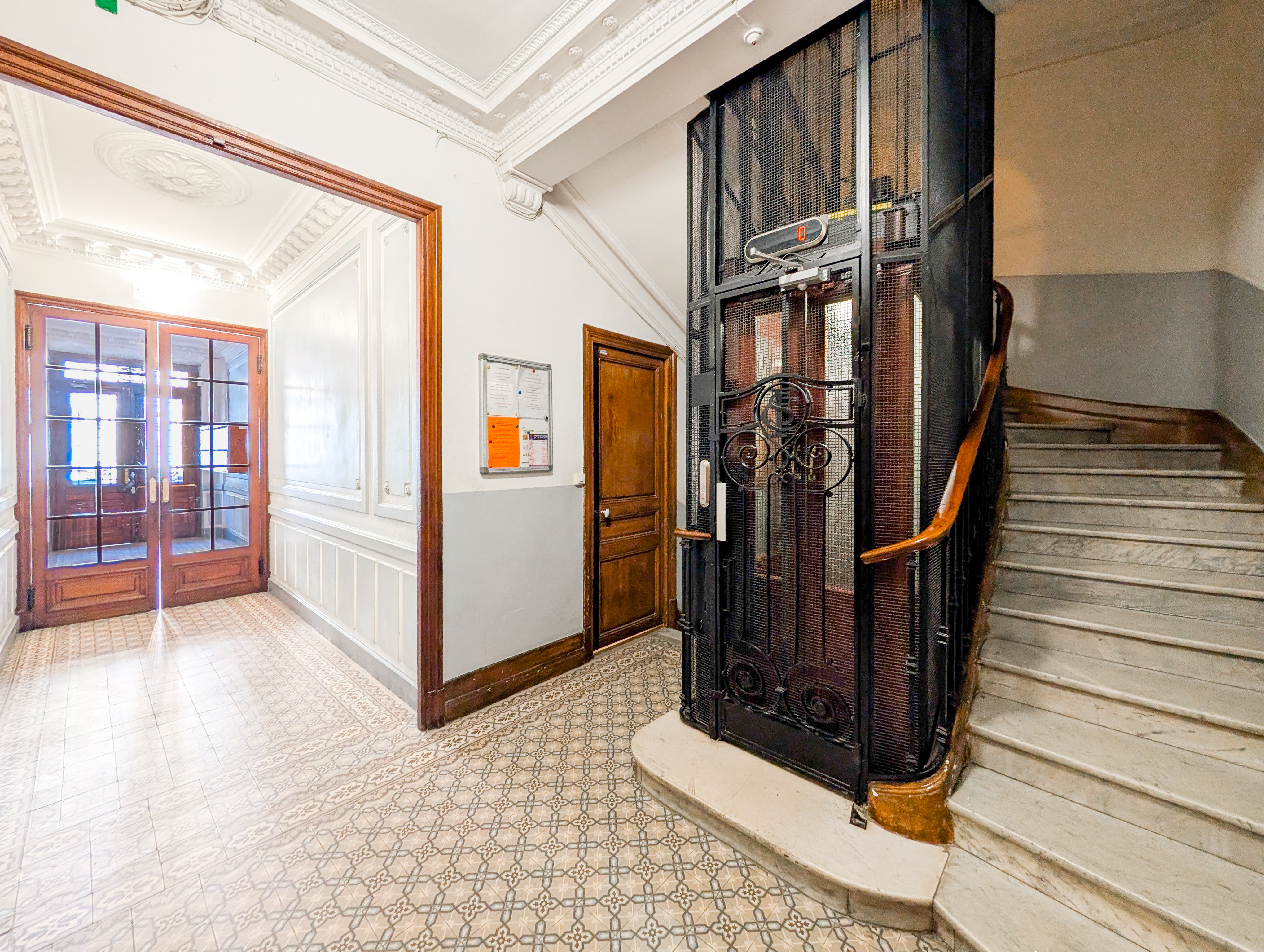 French property for sale in Nice, Alpes-Maritimes - €649,000 - photo 
