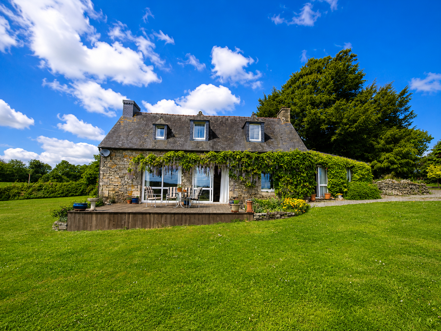 French property for sale in Loguivy-Plougras, Côtes-d'Armor - €662,500 - photo 