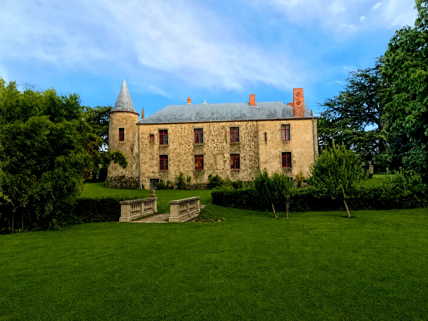 French property for sale in Geay, Deux-Sèvres - €1,170,212 - photo 