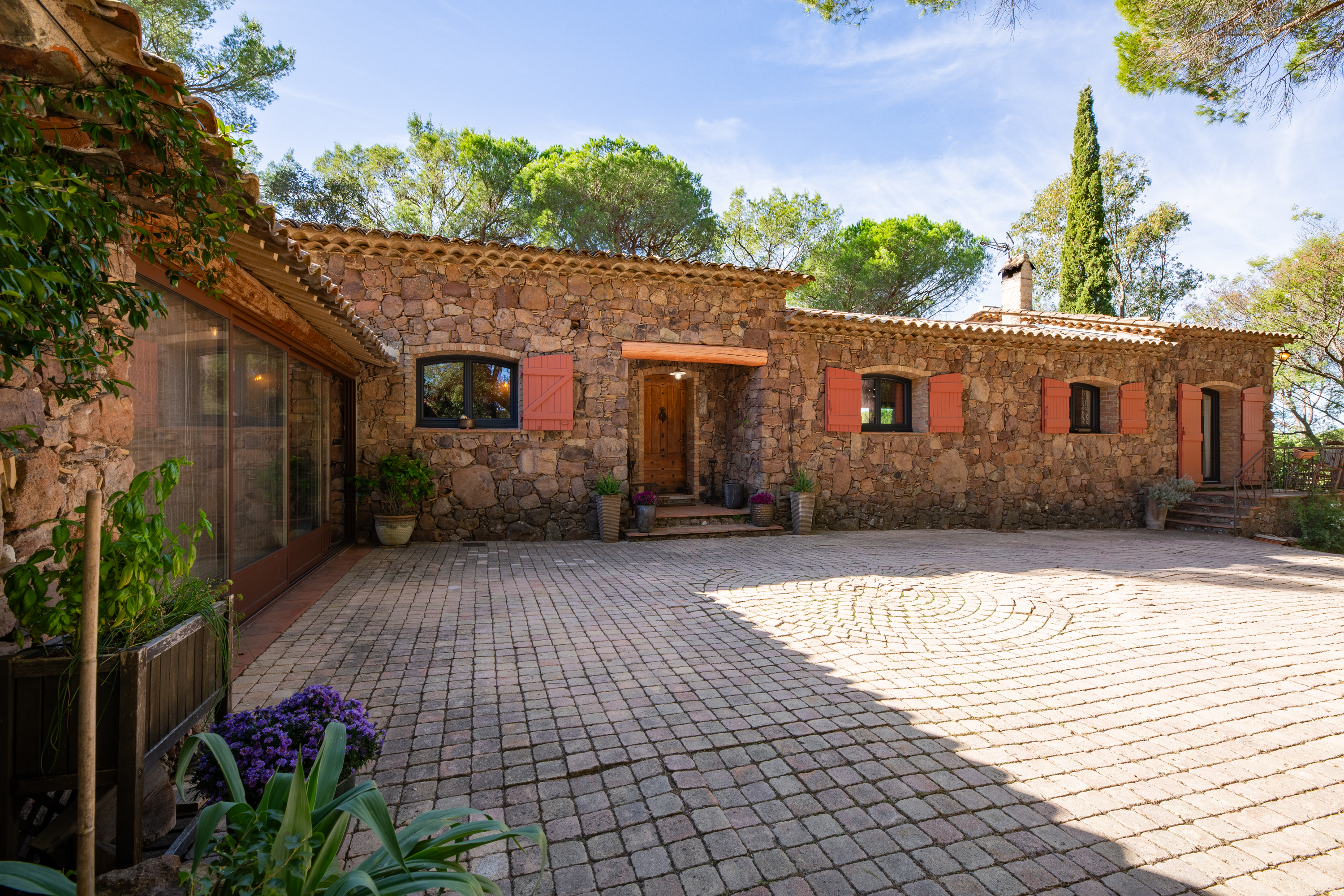 French property for sale in Roquebrune-sur-Argens, Var - €1,490,000 - photo 