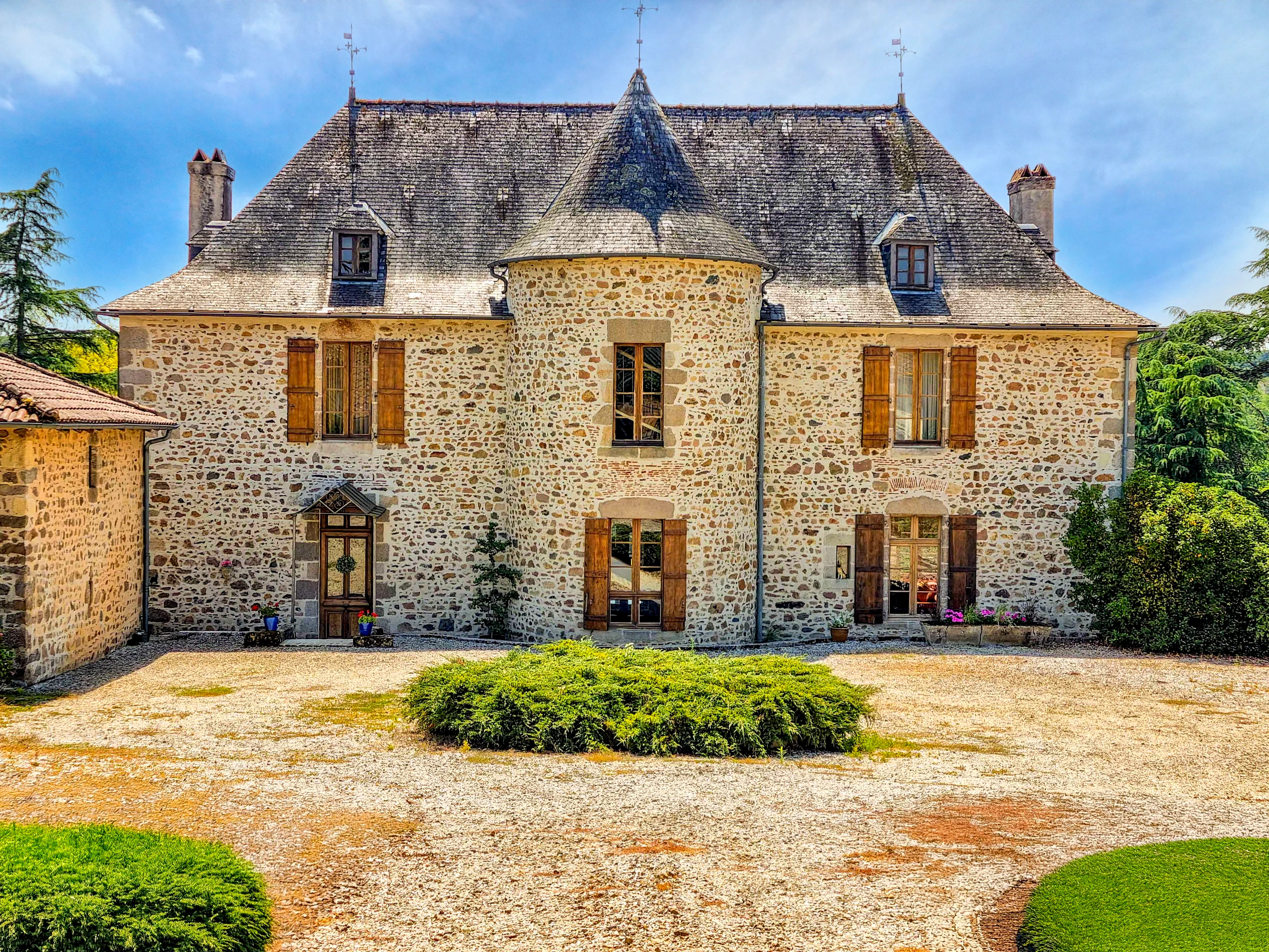 French property for sale in Lesterps, Charente - €1,054,700 - photo 