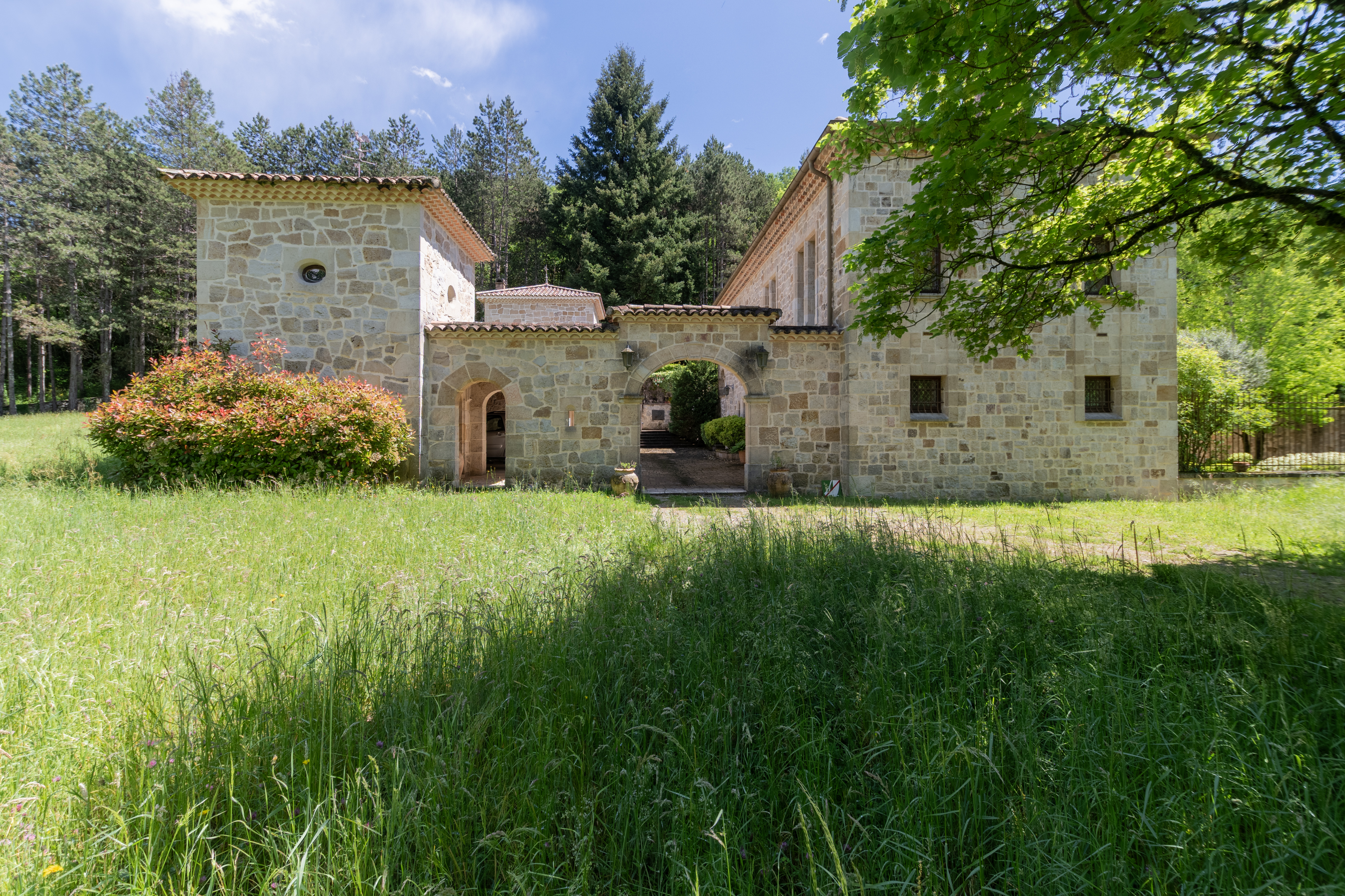 Propriété en France à vendre à Saint-Michel-de-Boulogne, Ardèche - €1 735 000 - photo 