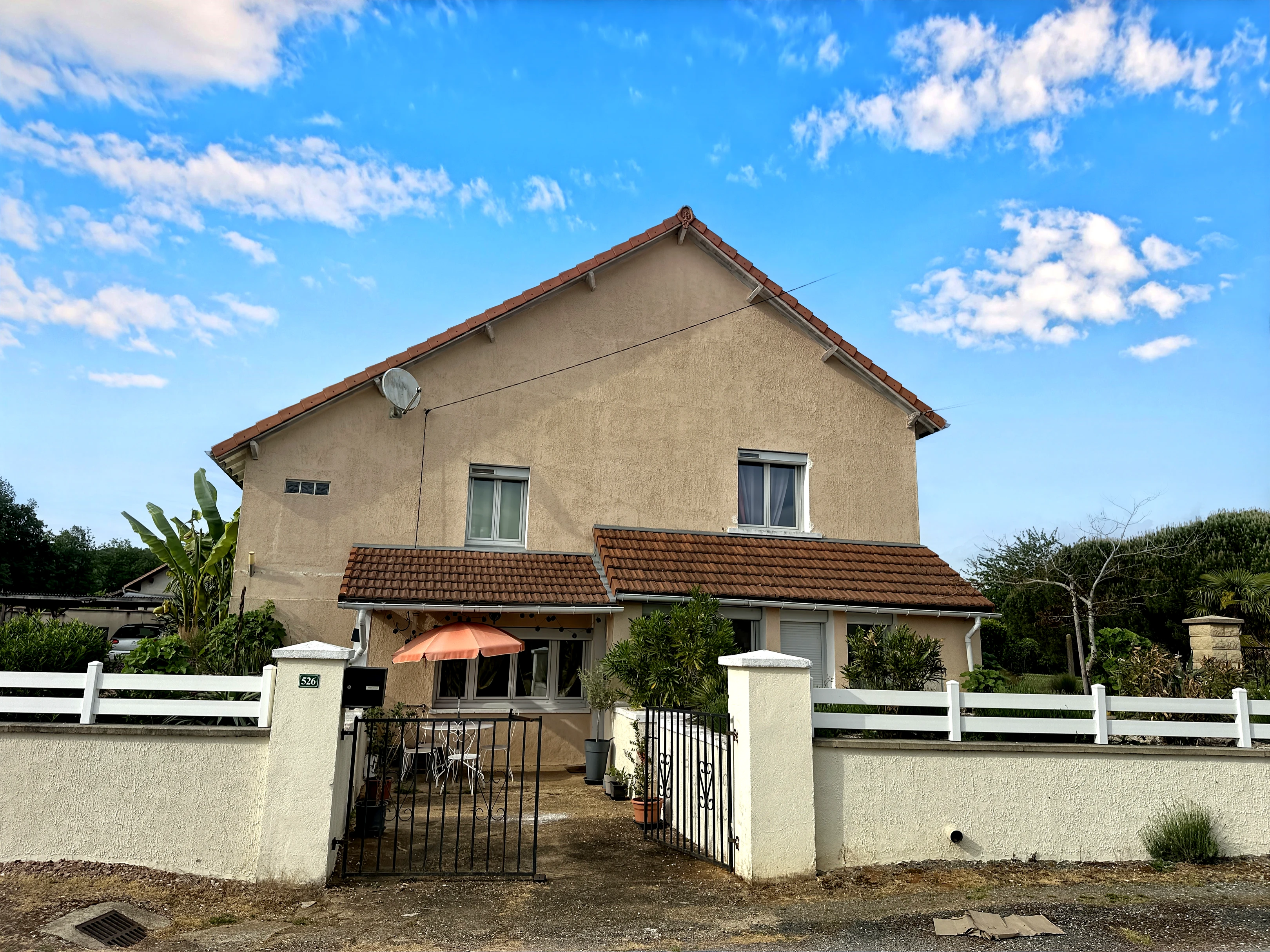 3 Bedroomed village house with garden à Rudeau-Ladosse