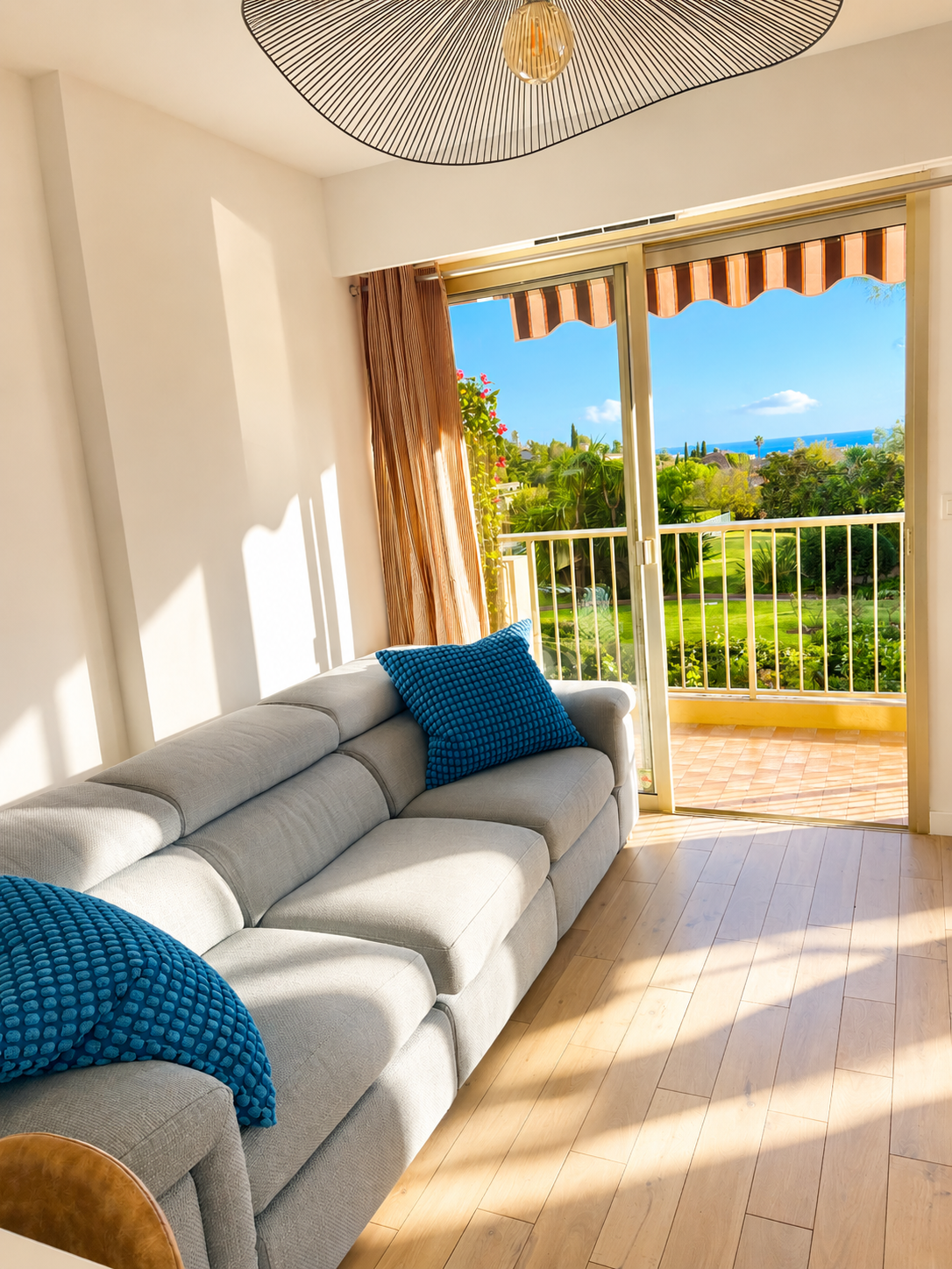 French property for sale in Antibes, Alpes-Maritimes - €400,000 - photo 