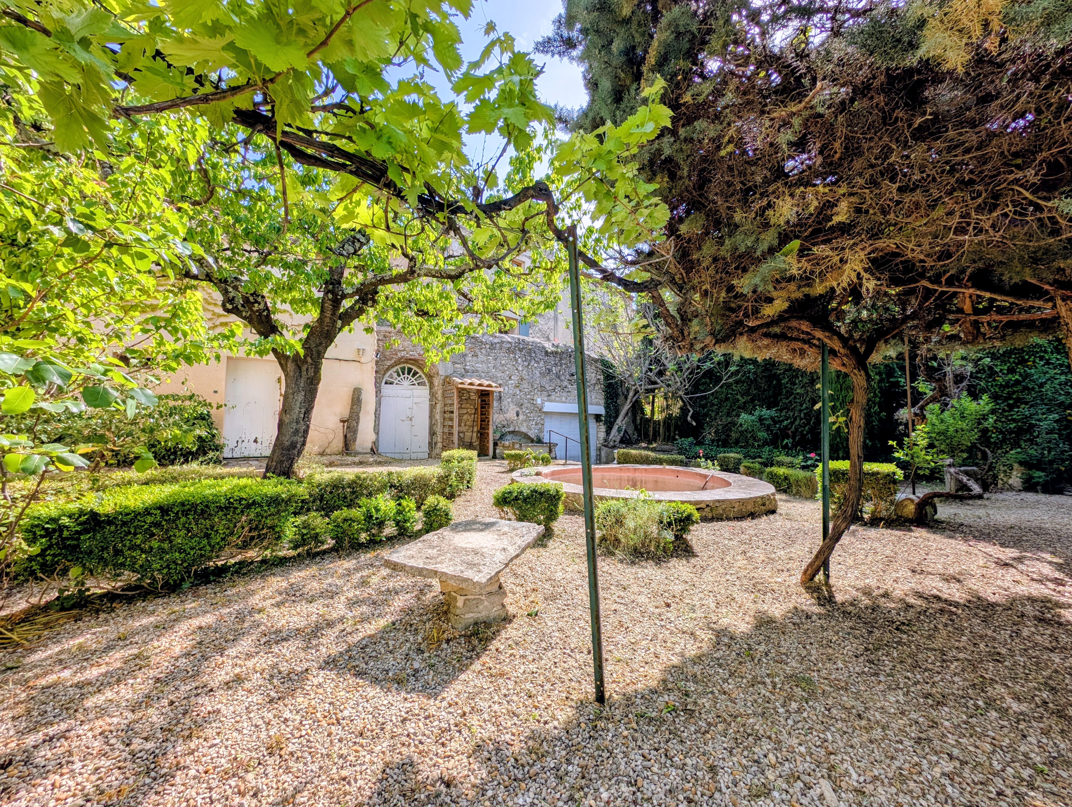French property for sale in Vaison-la-Romaine, Vaucluse - €449,000 - photo 