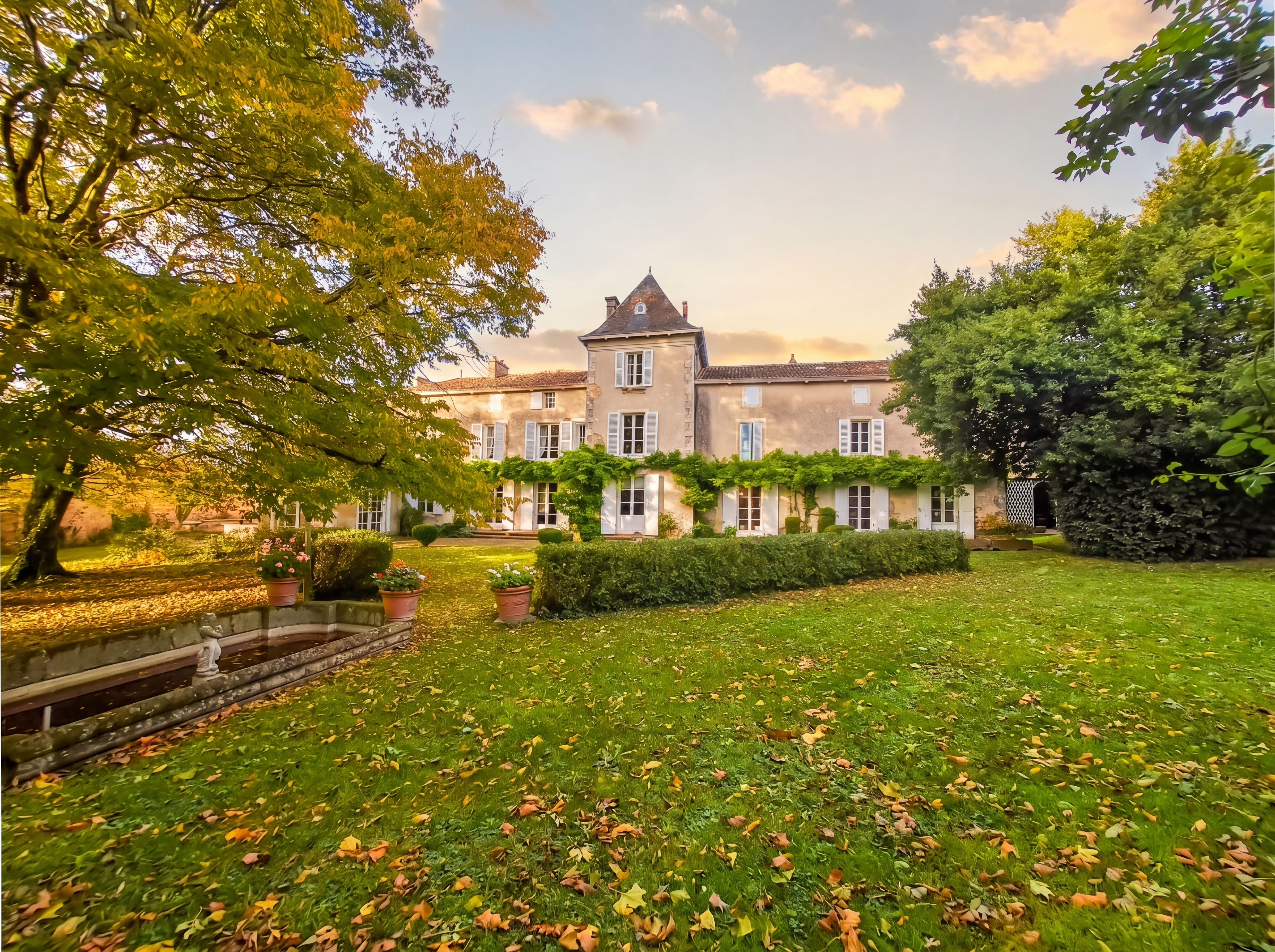 French property for sale in Melle, Deux-Sèvres - €759,000 - photo 