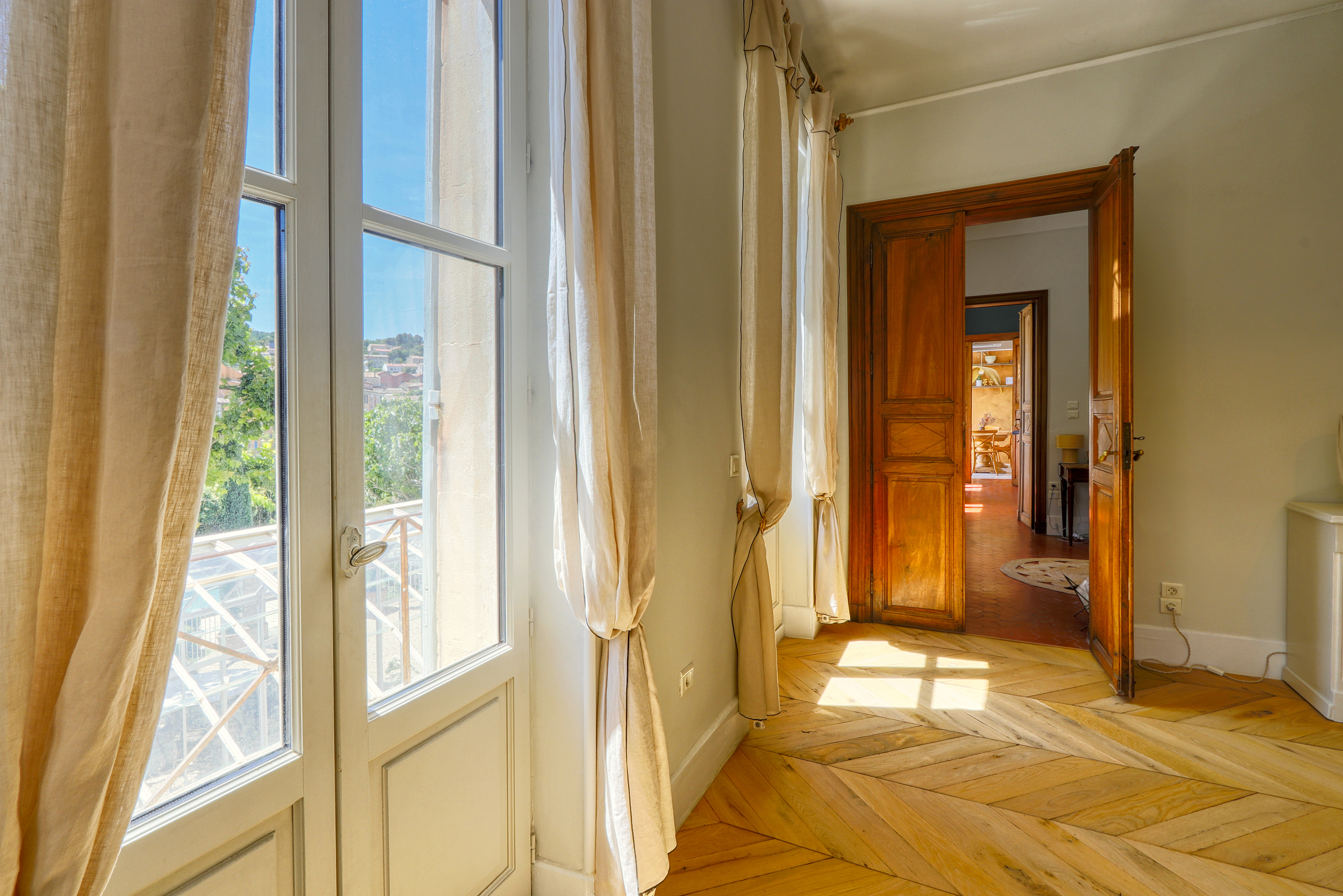 French property for sale in Apt, Vaucluse - €1,690,000 - photo 