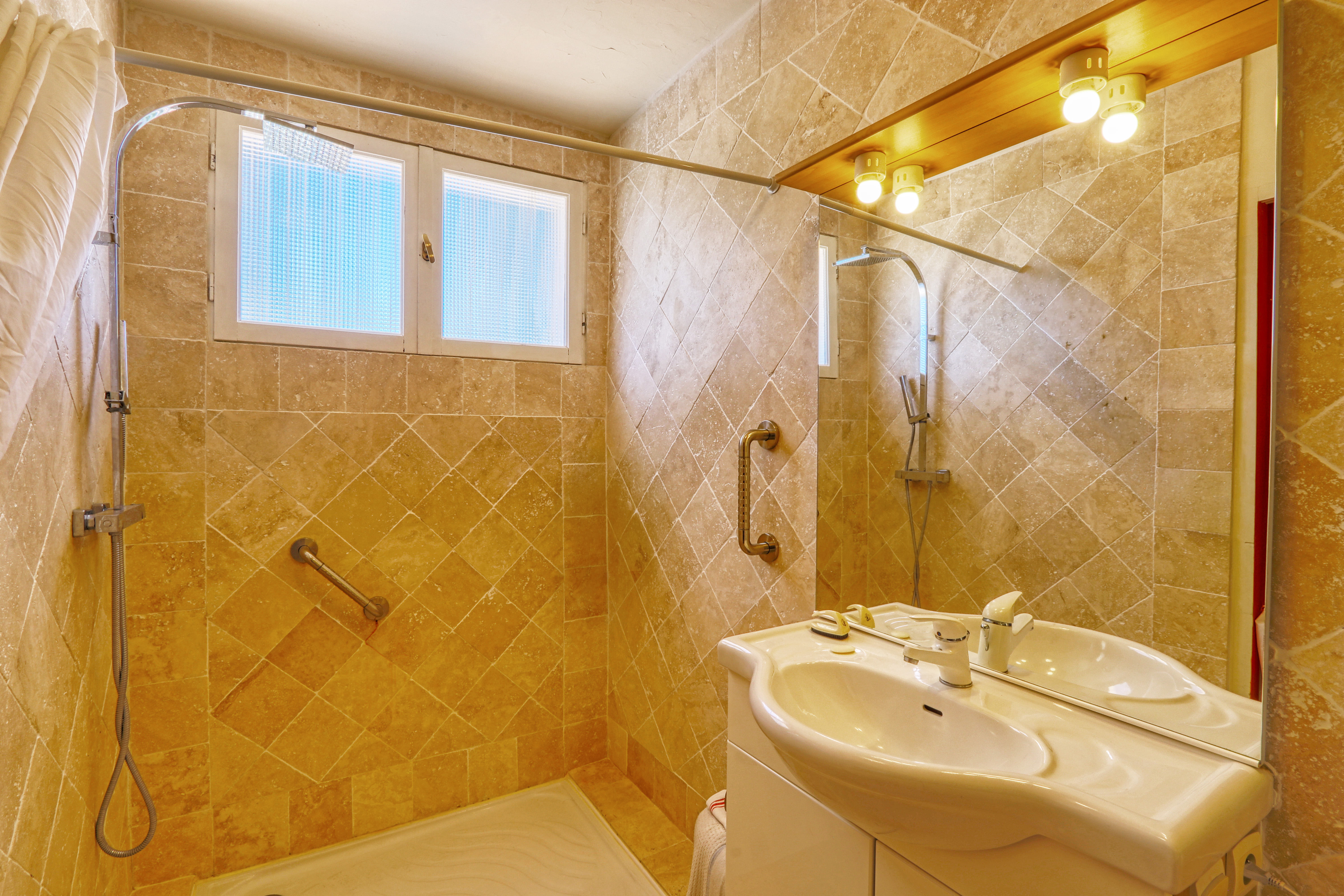 French property for sale in Belcodène, Bouches-du-Rhône - €825,000 - photo 