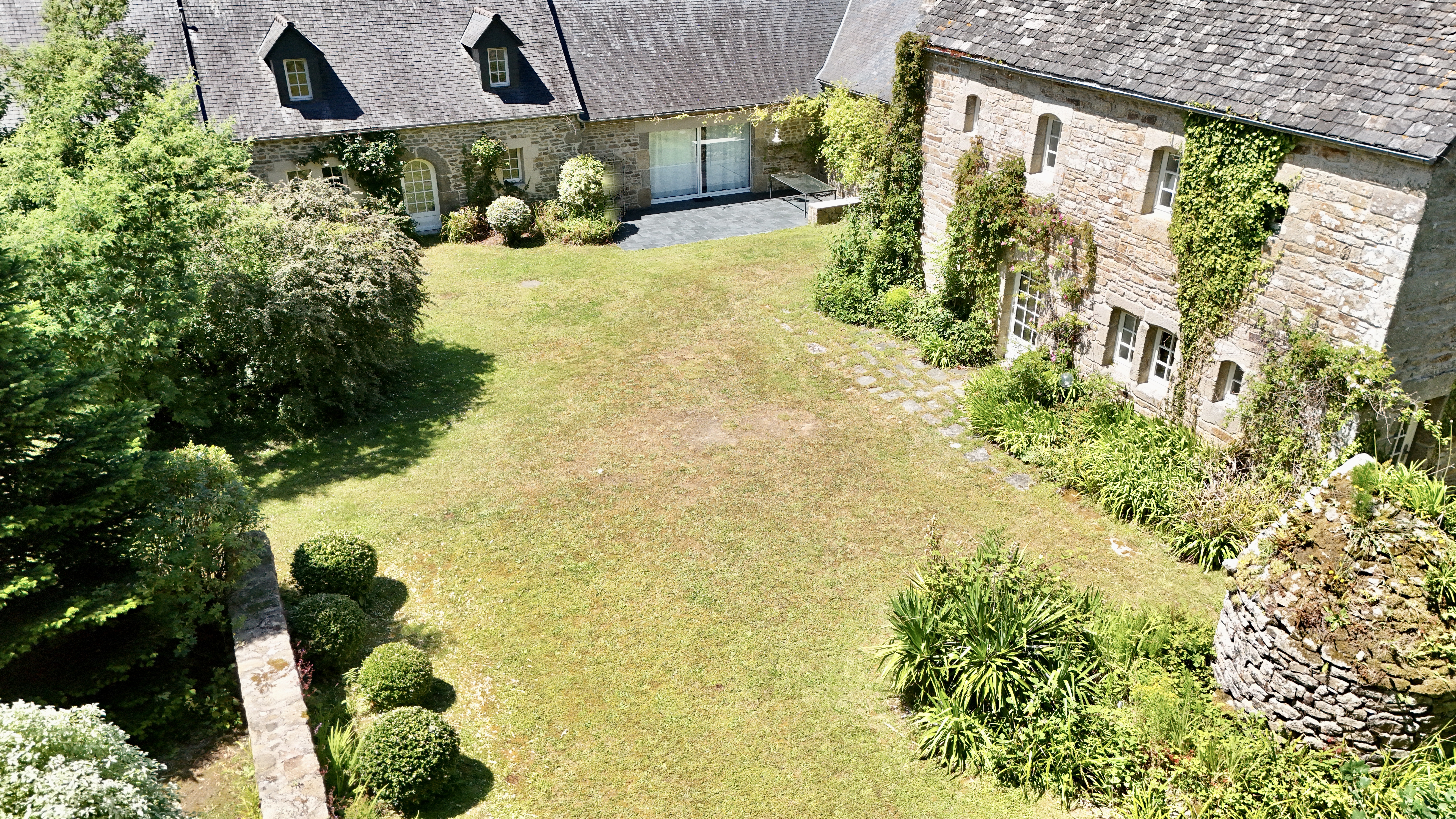Propriété en France à vendre à Ploumilliau, Côtes-d'Armor - €748 000 - photo 