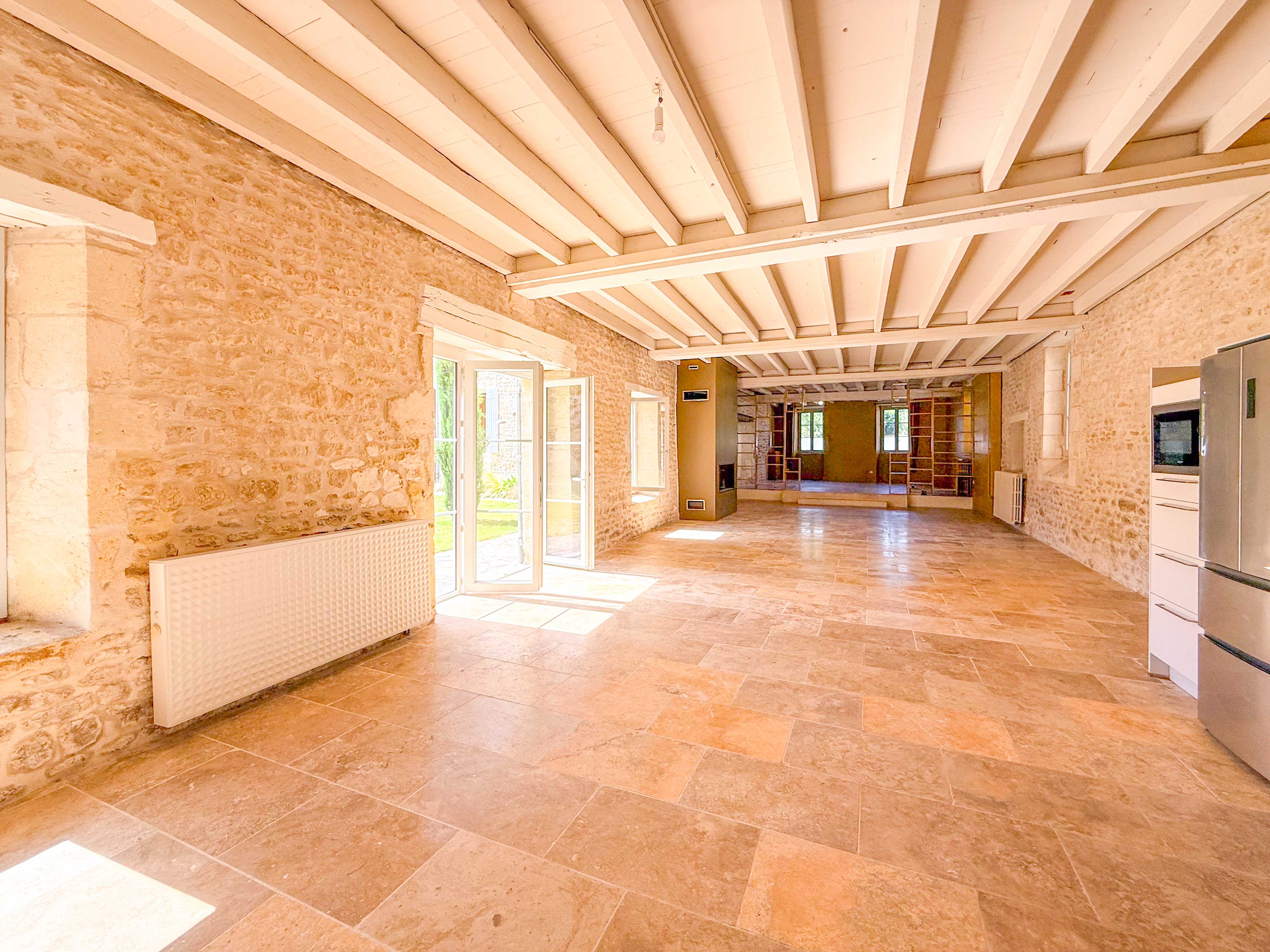 French property for sale in Saint-Jean-d'Angély, Charente-Maritime - €598,500 - photo 