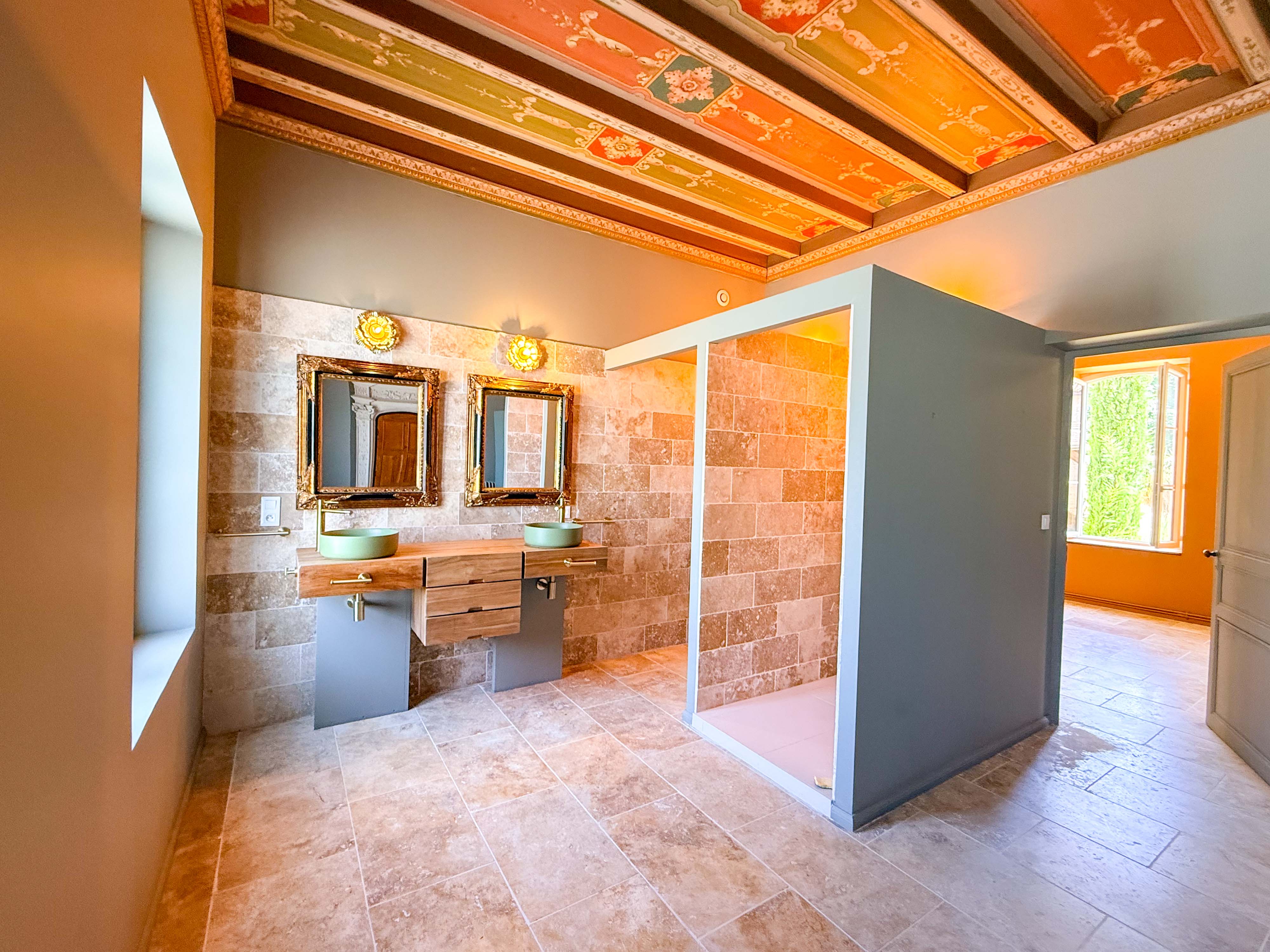 French property for sale in Saint-Jean-d'Angély, Charente-Maritime - €598,500 - photo 