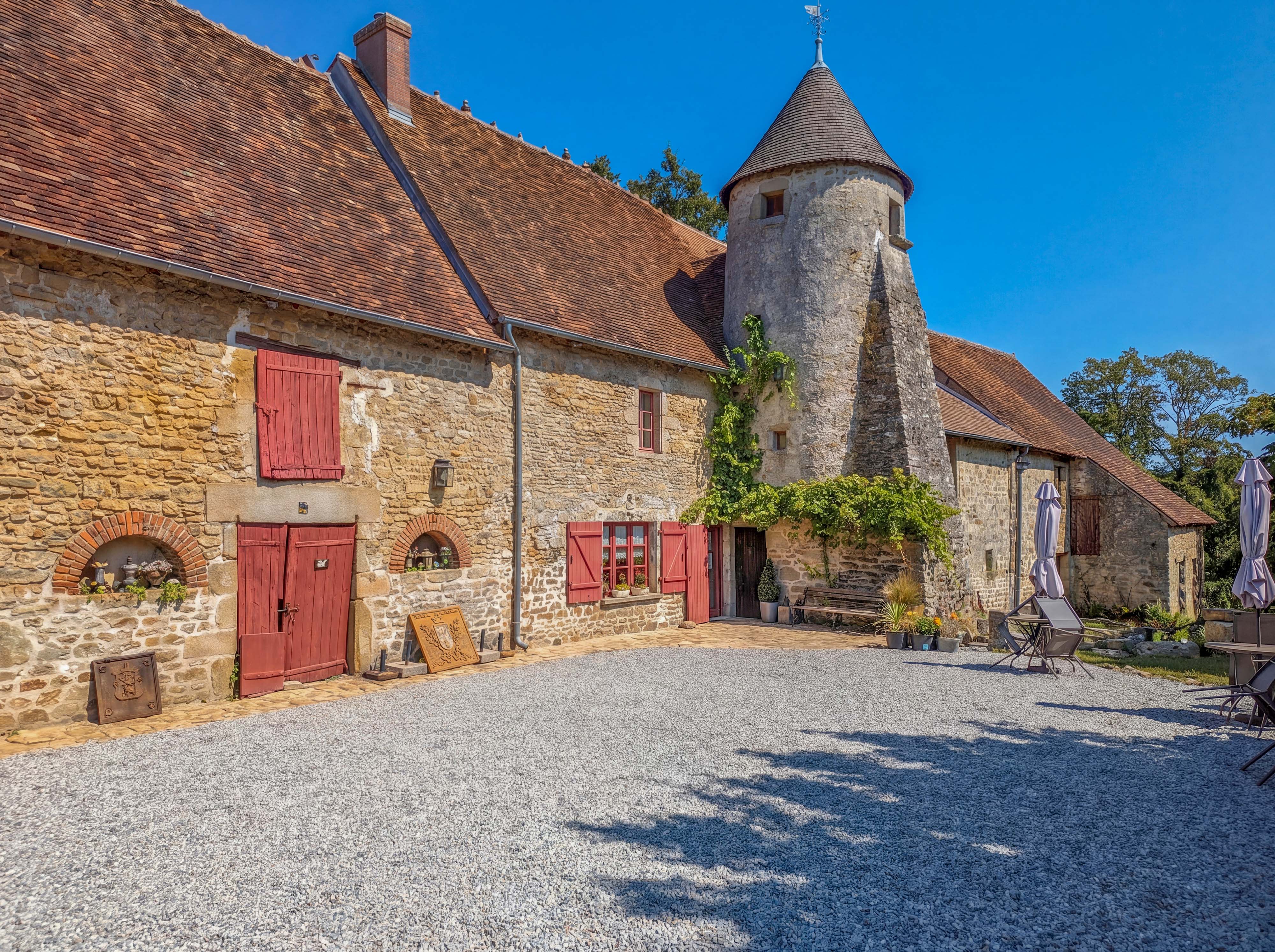 Propriété en France à vendre à Arnac-la-Poste, Haute-Vienne - €401 740 - photo 