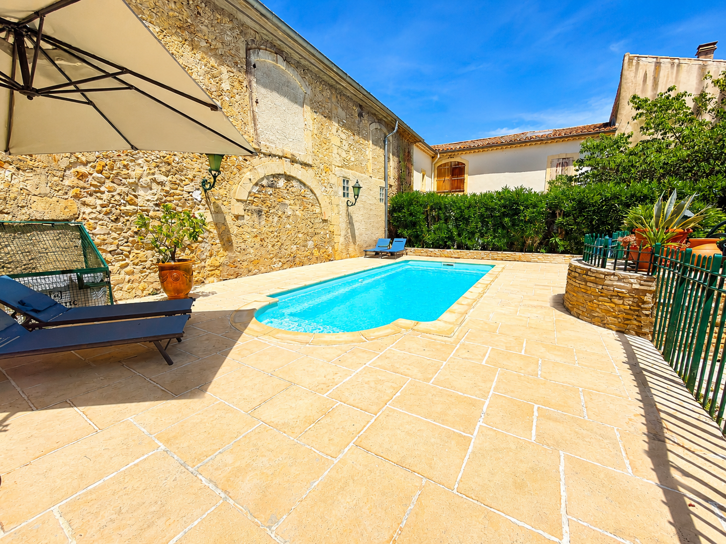 French property for sale in Magalas, Hérault - €569,000 - photo 