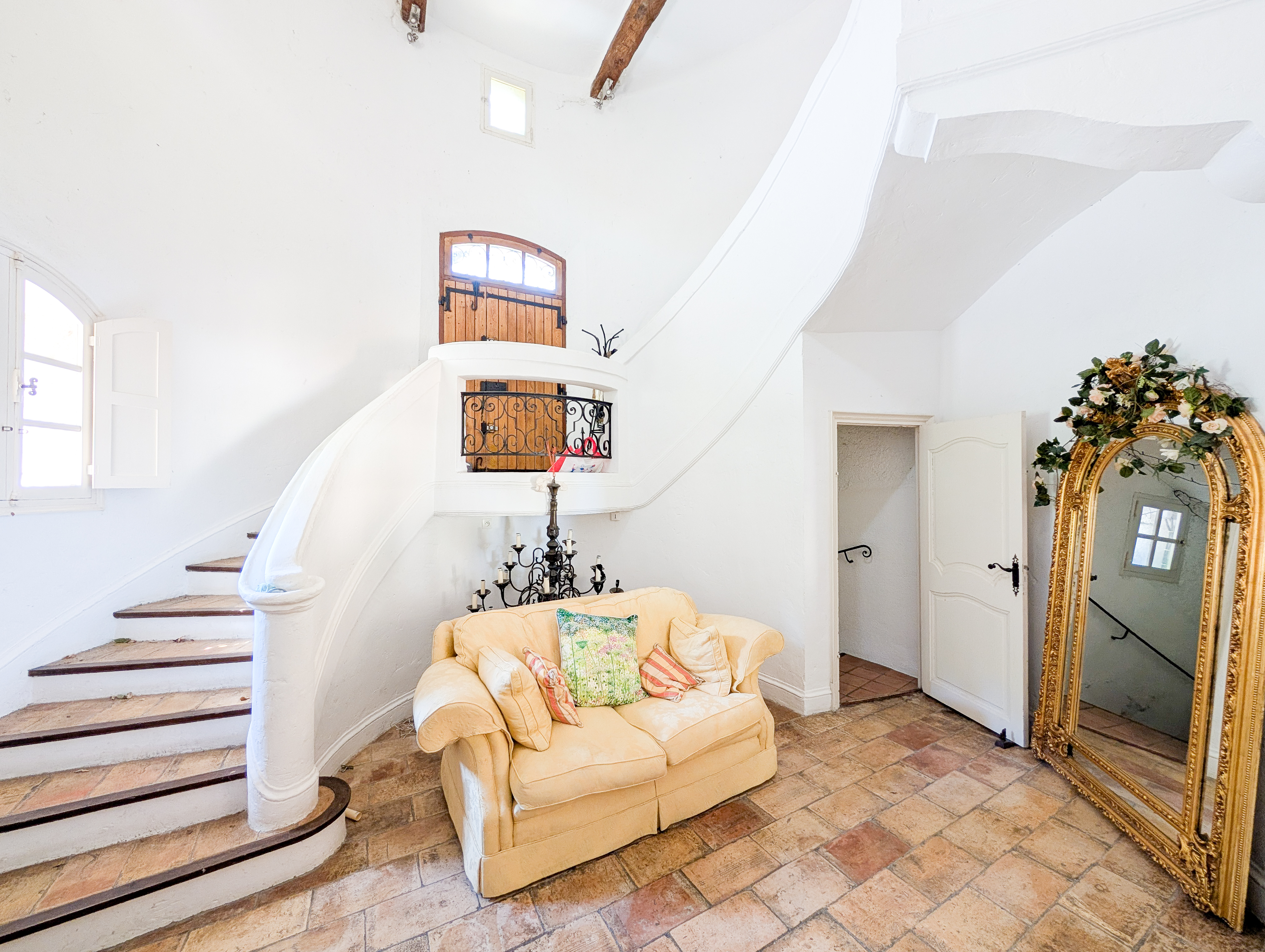 French property for sale in Carros, Alpes-Maritimes - €895,000 - photo 