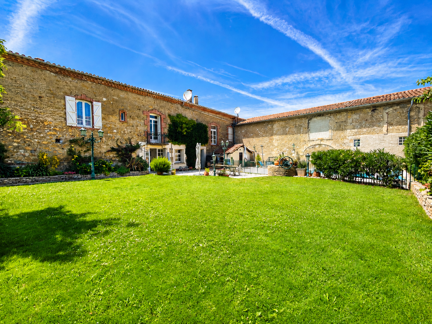 French property for sale in Magalas, Hérault - €569,000 - photo 