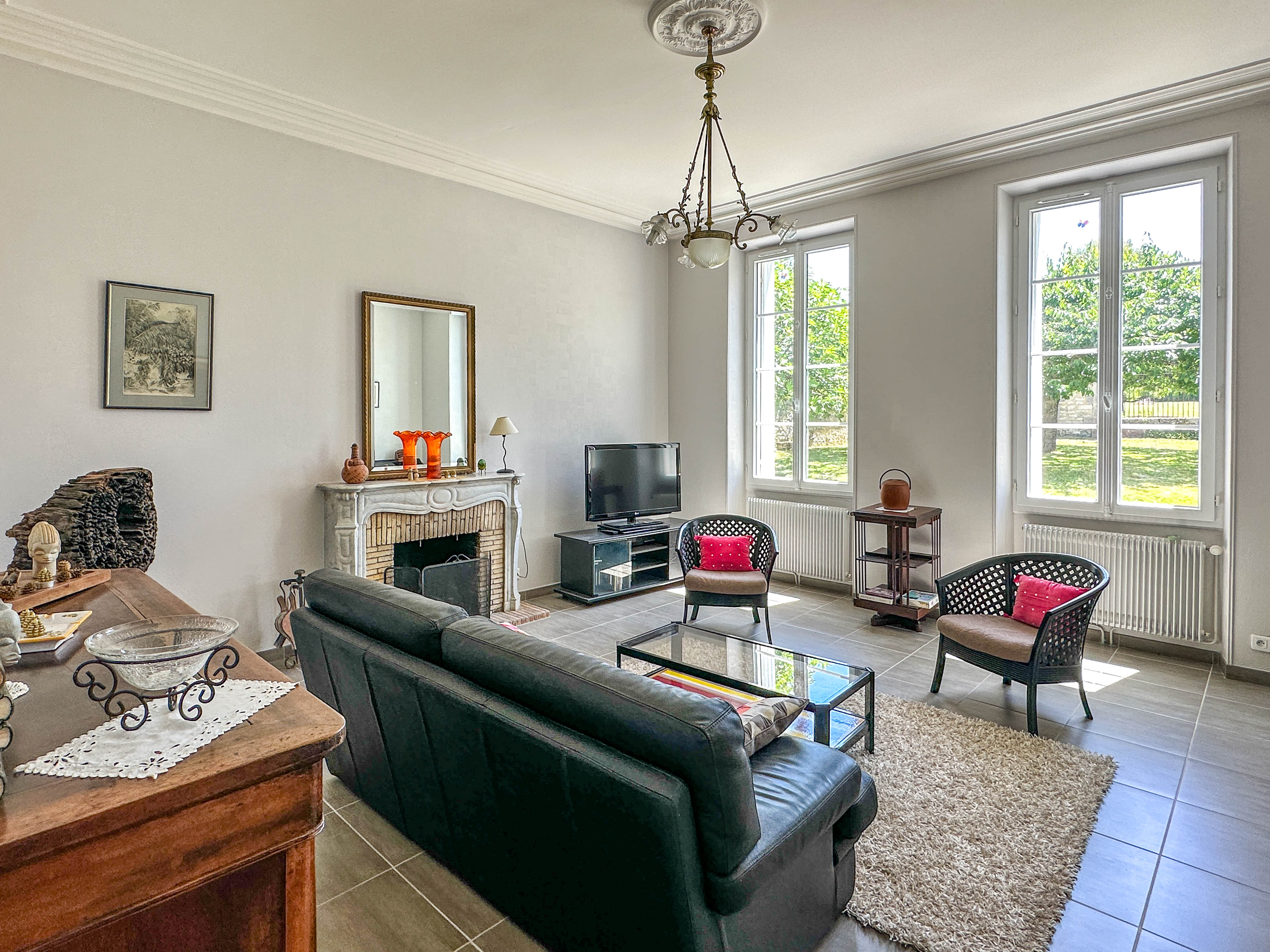 French property for sale in Louzac-Saint-André, Charente - €535,000 - photo 