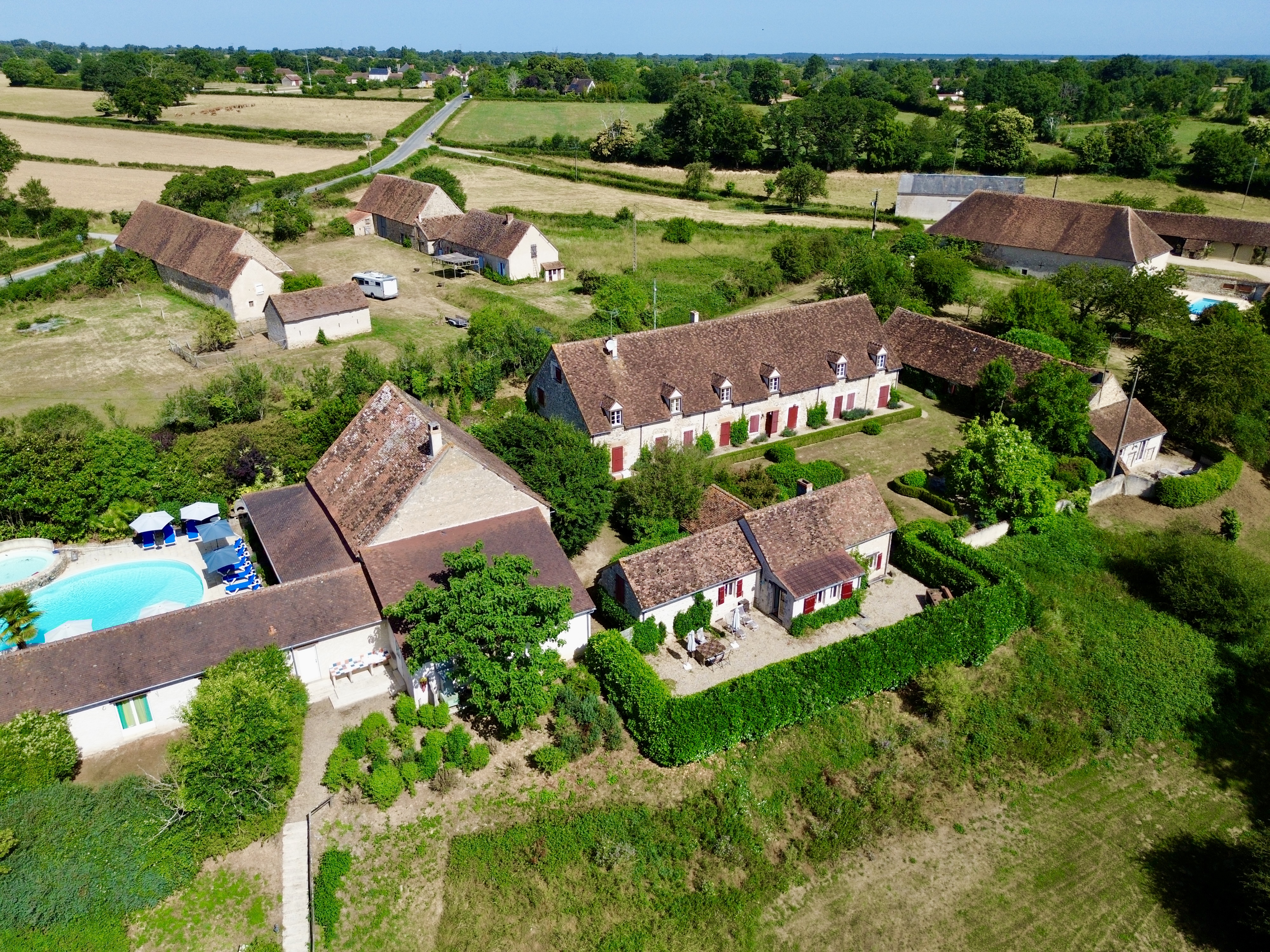 Propriété en France à vendre à Coulonges, Vienne - €894 999 - photo 