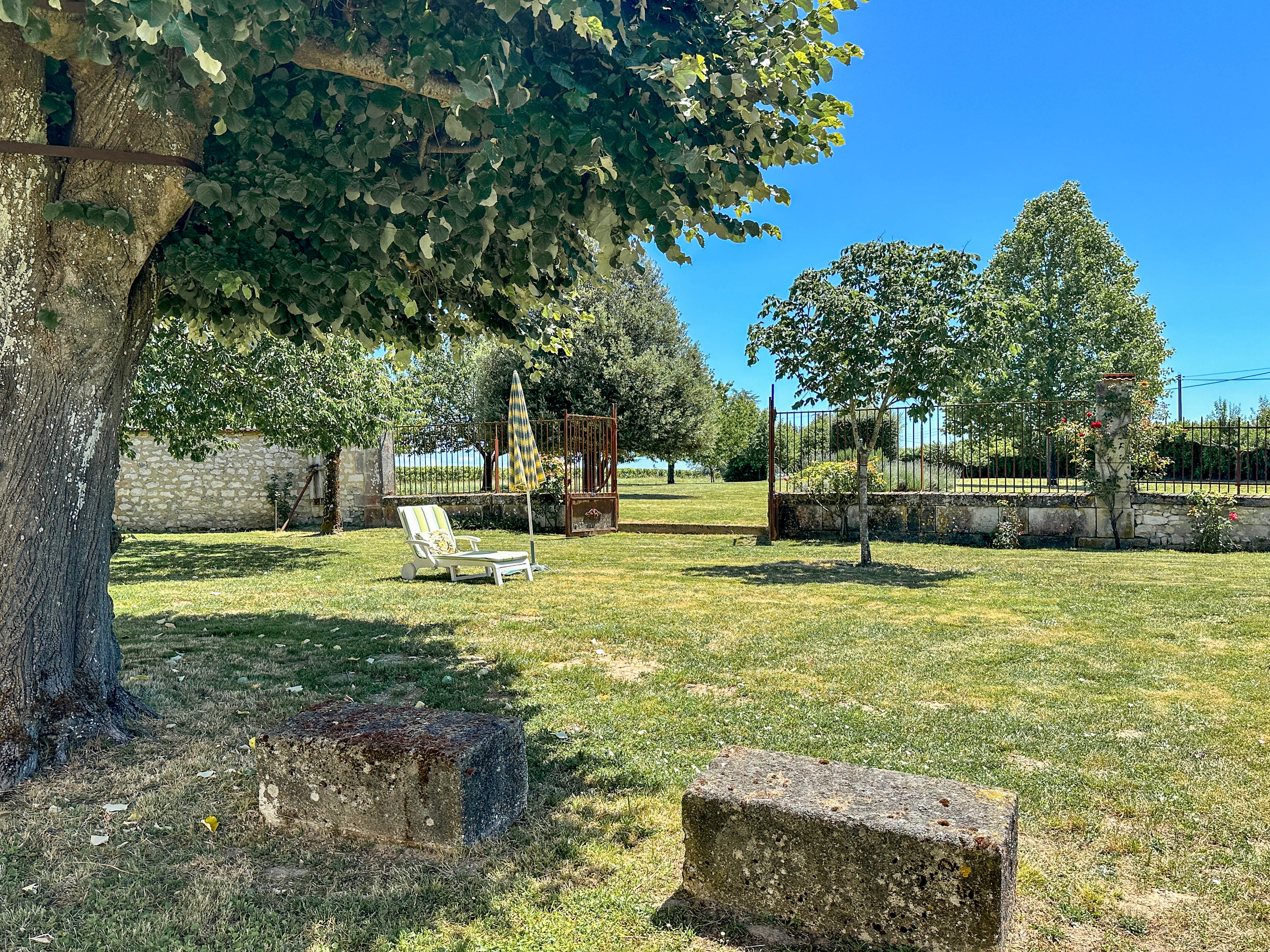 French property for sale in Louzac-Saint-André, Charente - €535,000 - photo 